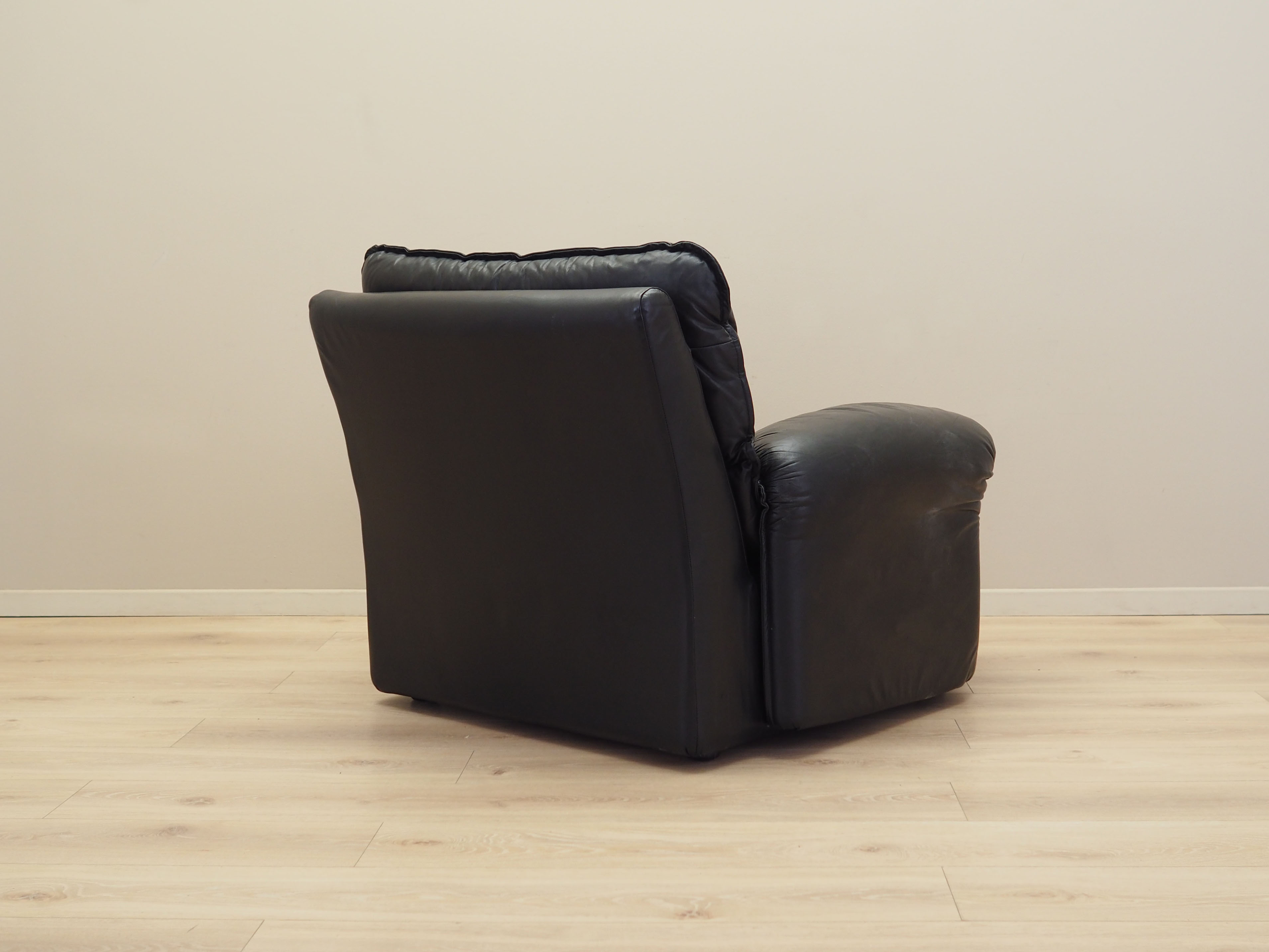 Lounge chair leather black 1970s