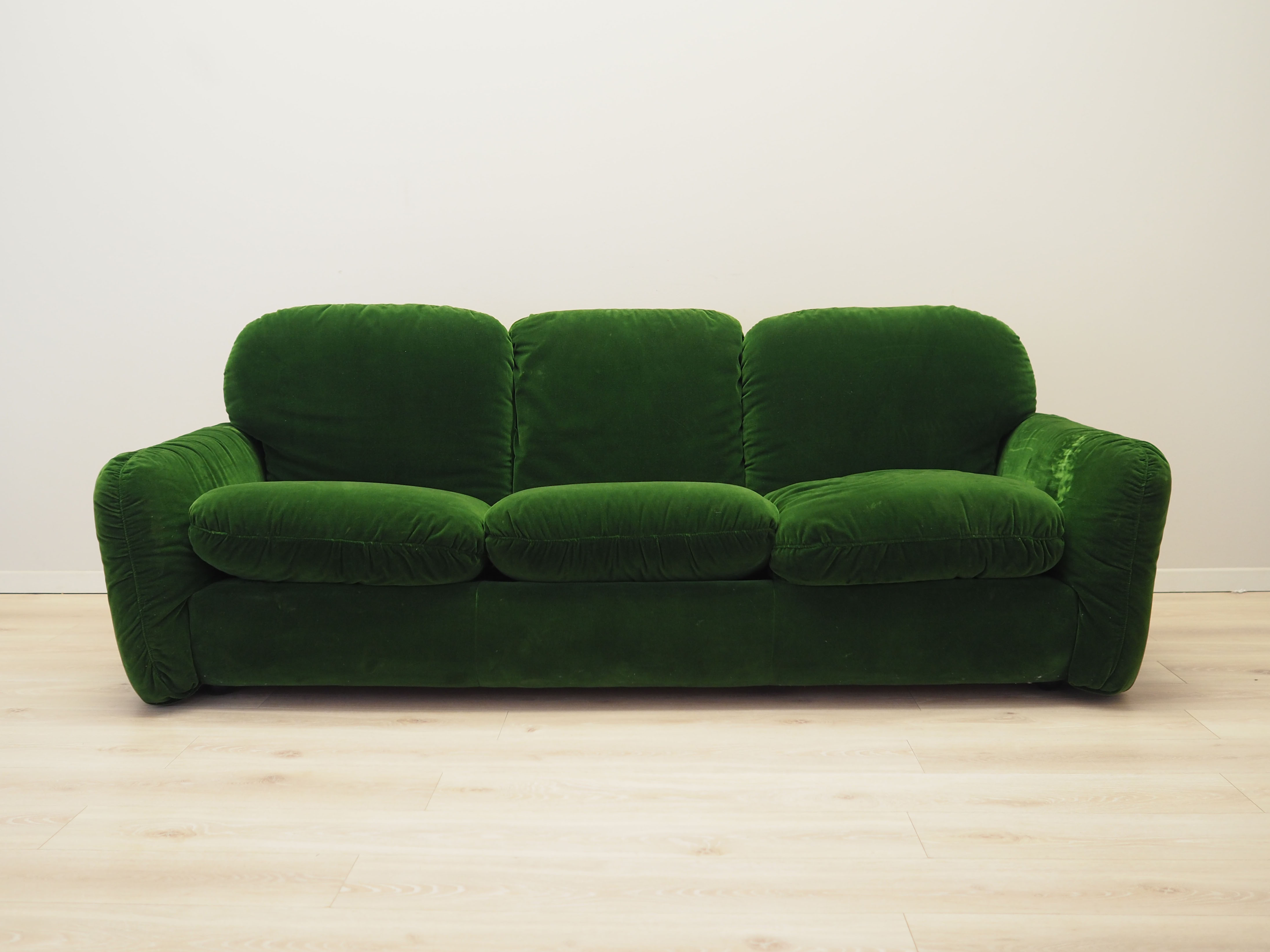 3-Sitzer Sofa Velours Grün 1970er Jahre
