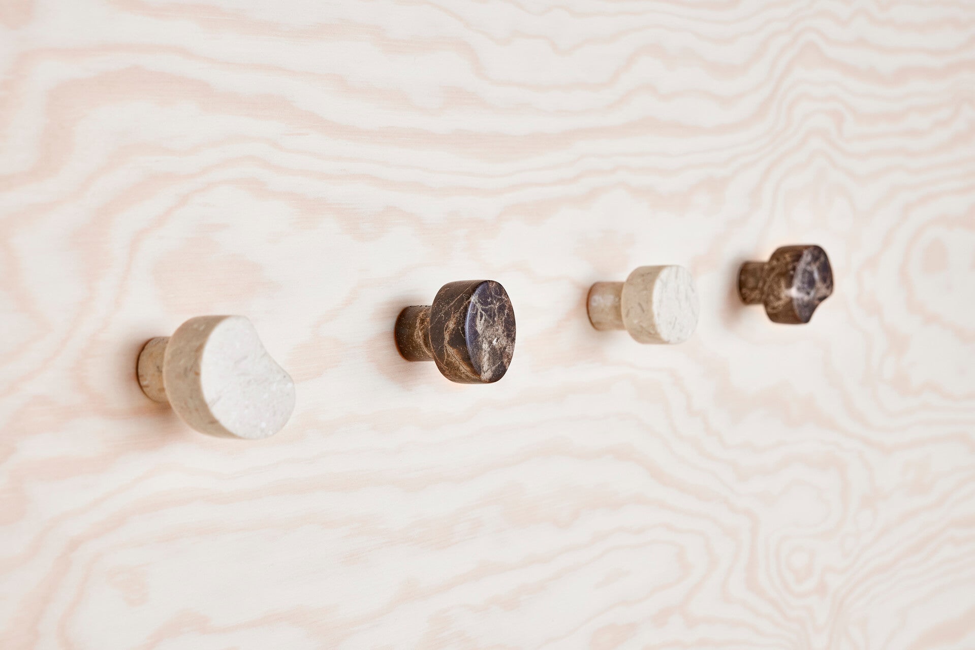 Savi Hook Square Marble Brown