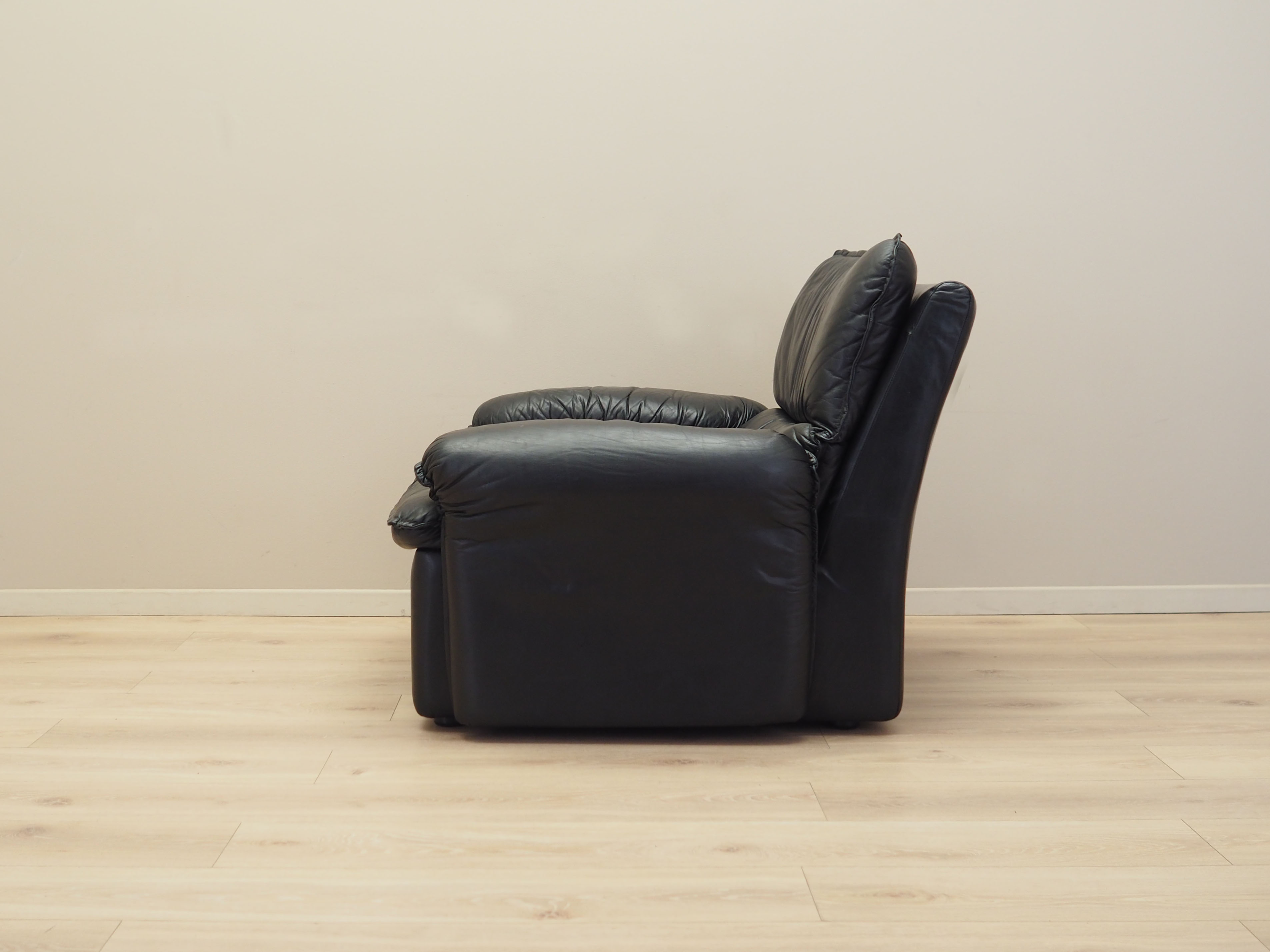 Lounge chair leather black 1970s