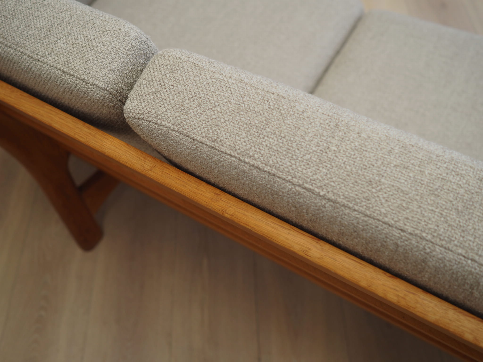 Vintage Sofa Eschenholz Textil Grau 1960er Jahre