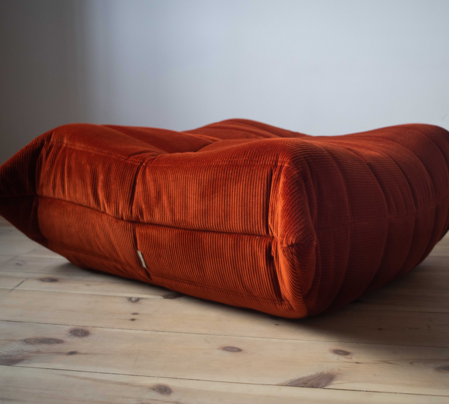 Togo Ottoman Cord Bernsteinorange