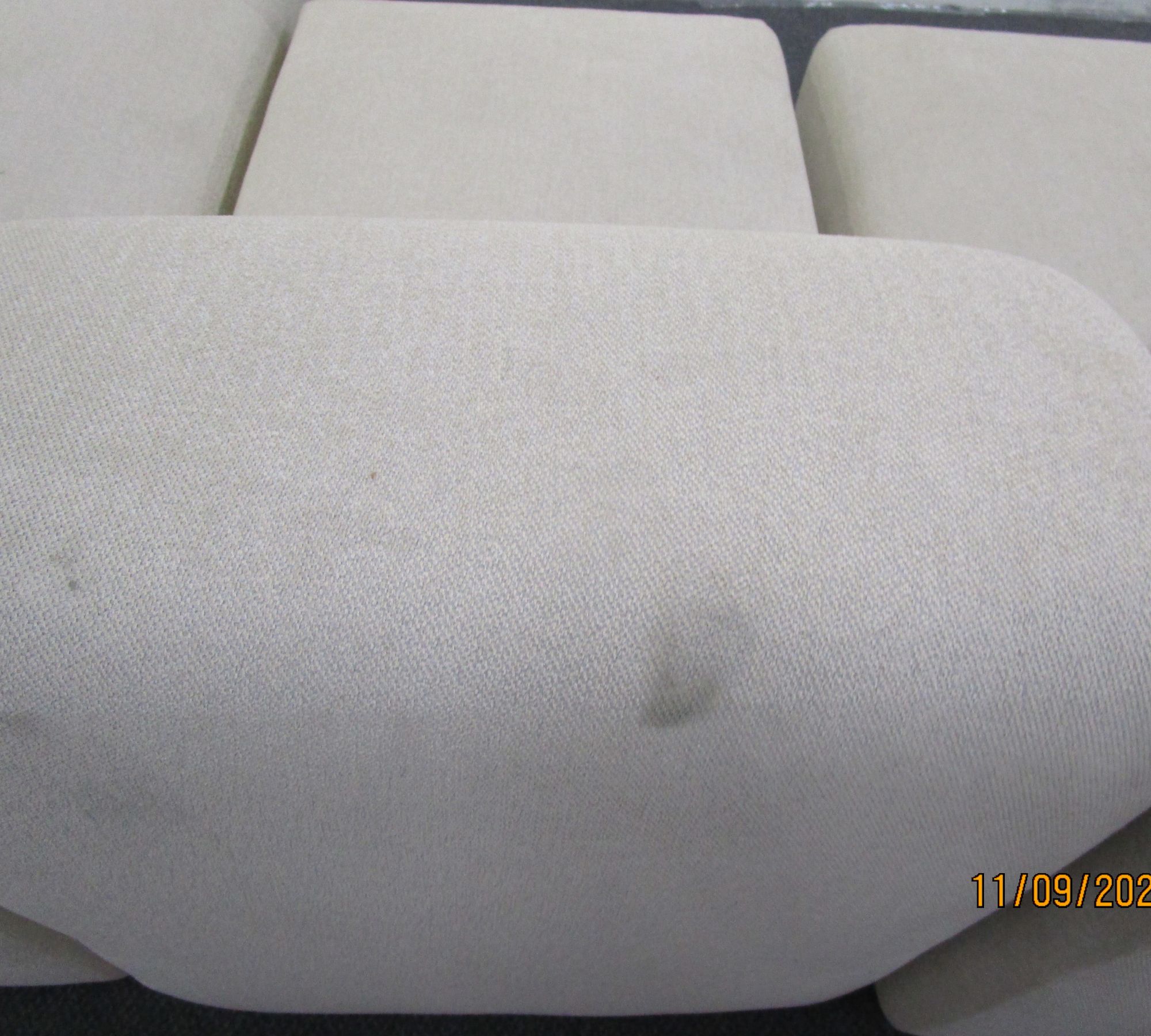 Pyllow Sofa Récamiere Rechts Webstoff Cremeweiß