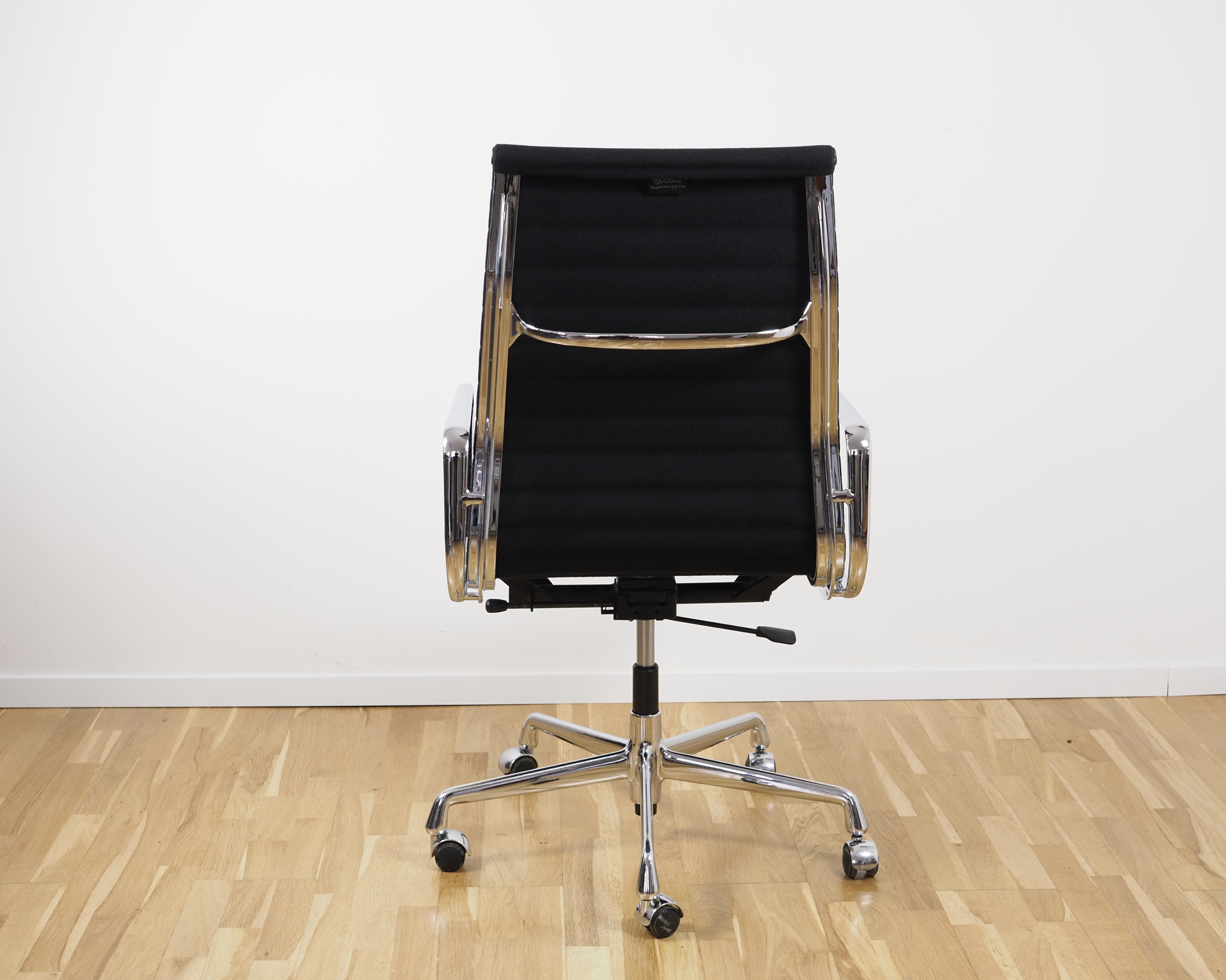 EA 119 Aluminium Chair Hopsack Schwarz