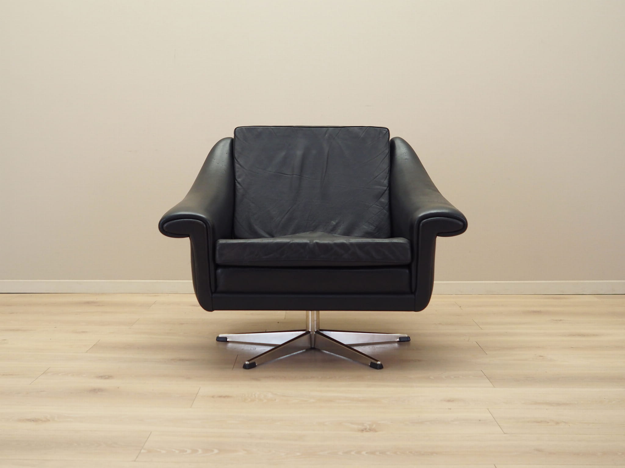 Swivel armchair Leather Black 1960s