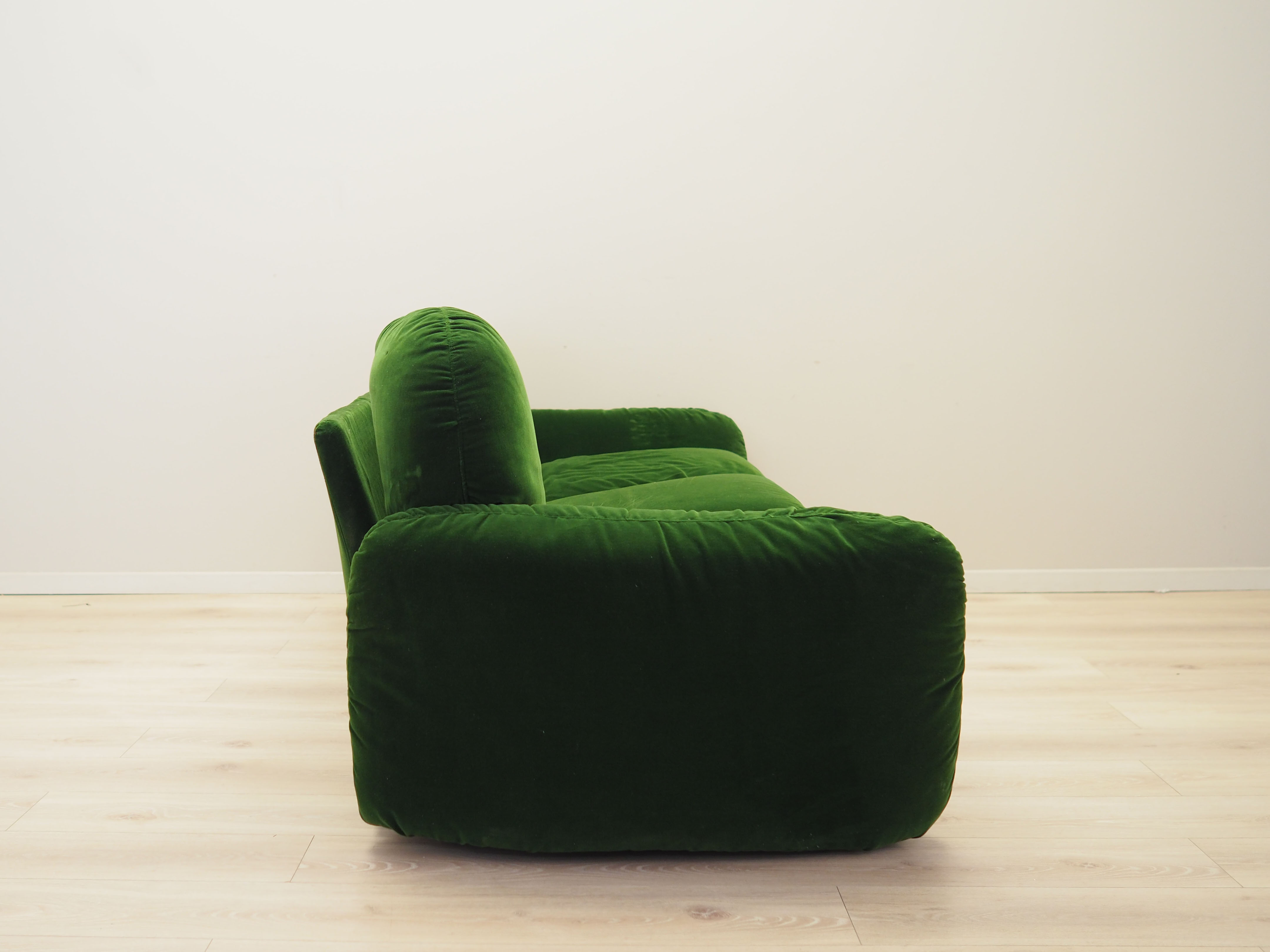3-Sitzer Sofa Velours Grün 1970er Jahre