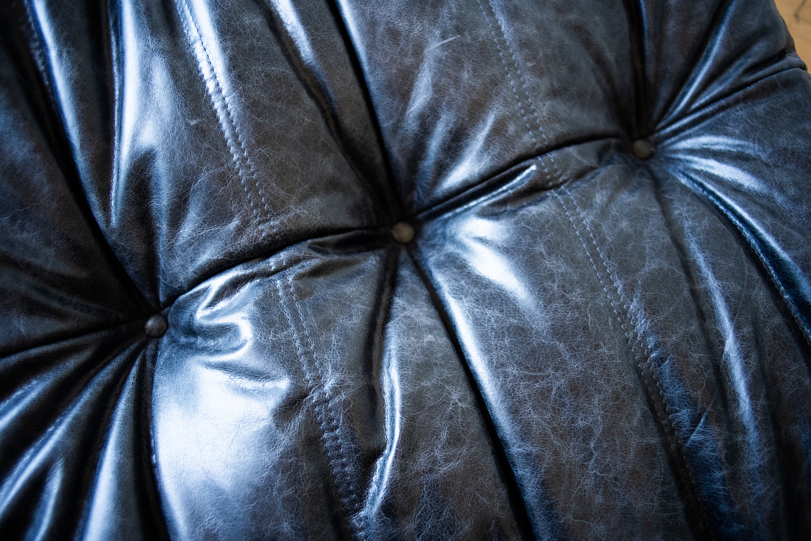 Togo Ottoman Pull-Up Leather Black