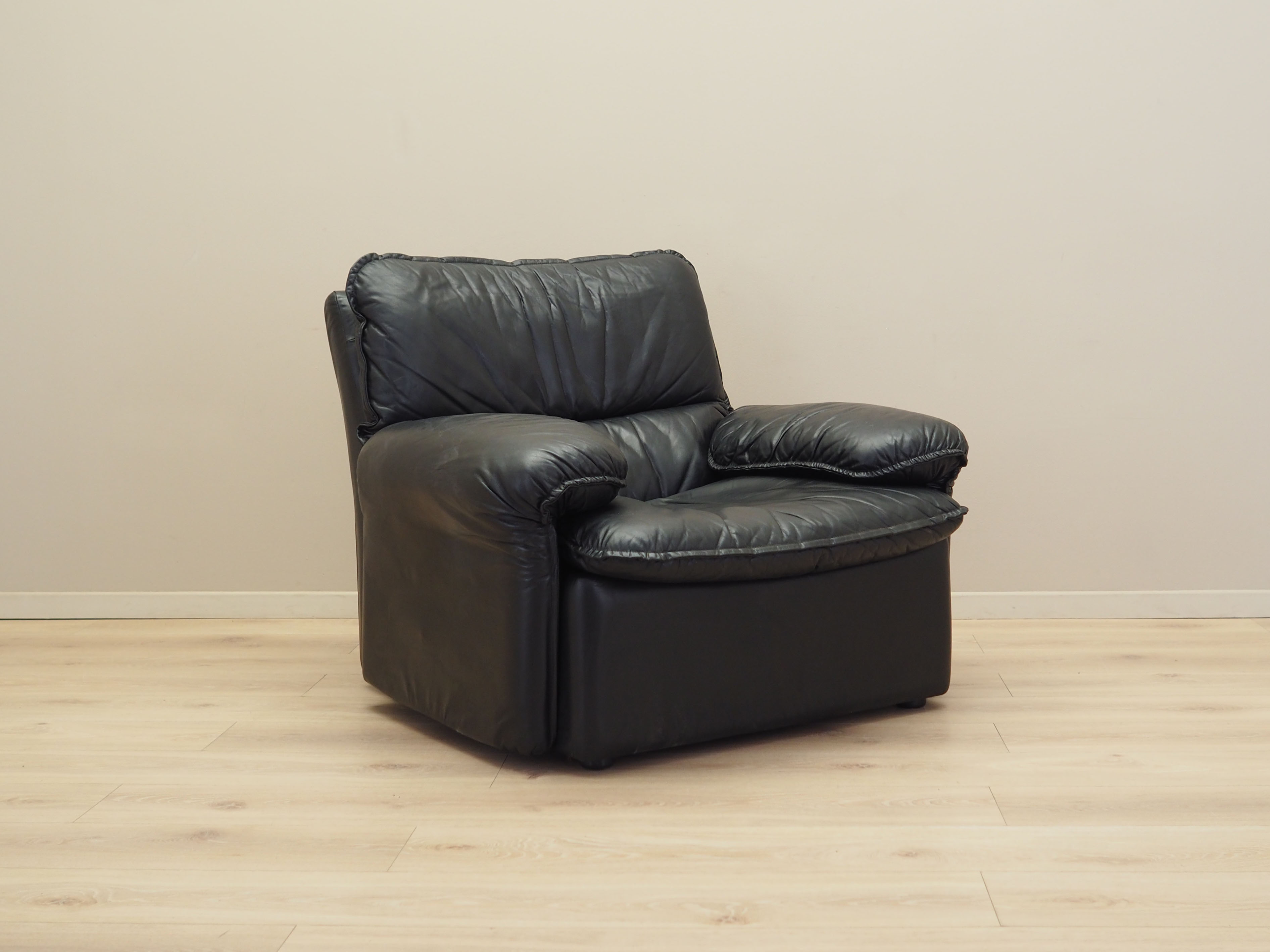 Lounge chair leather black 1970s