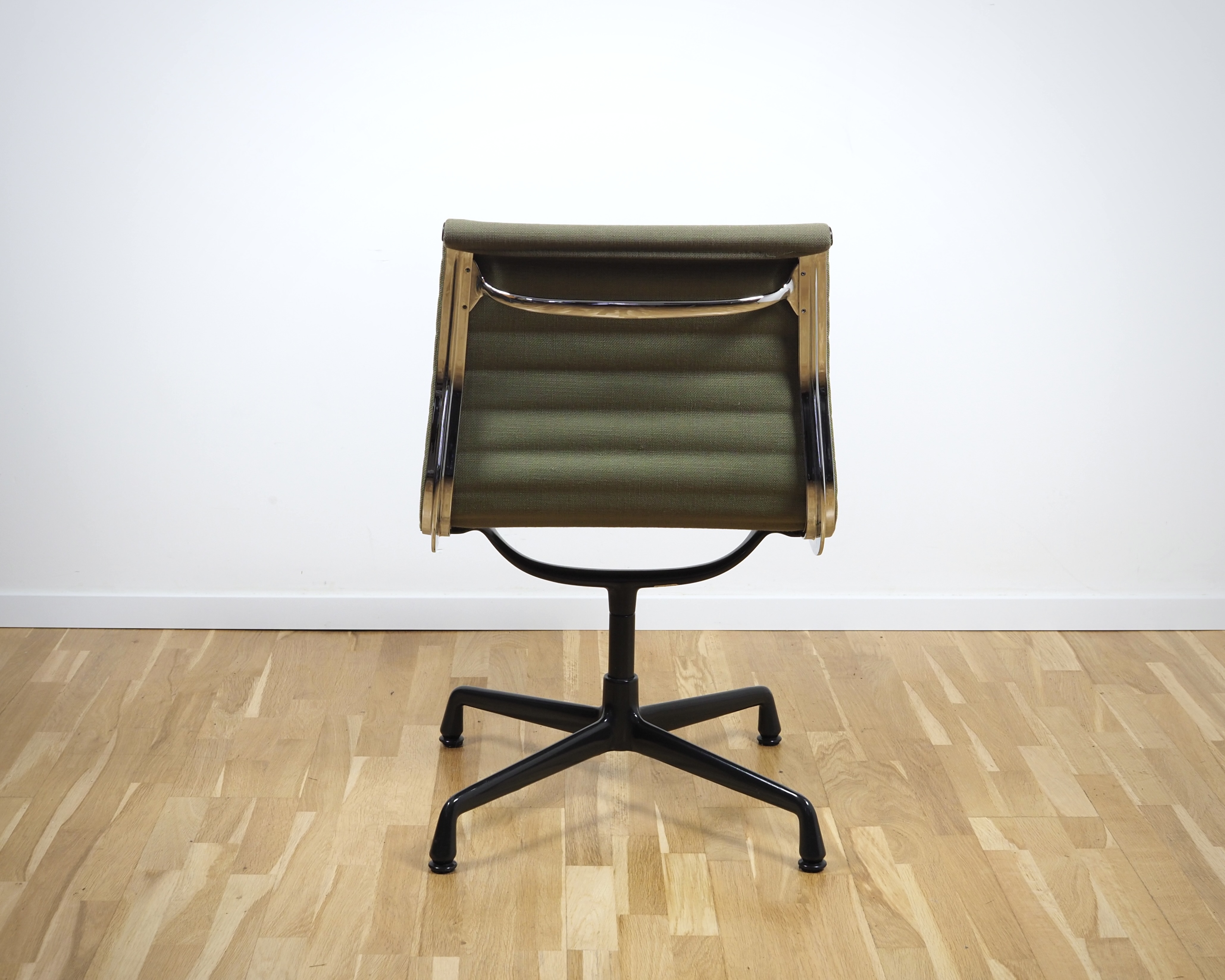 Aluminium Chair EA 105 Hopsack Khaki