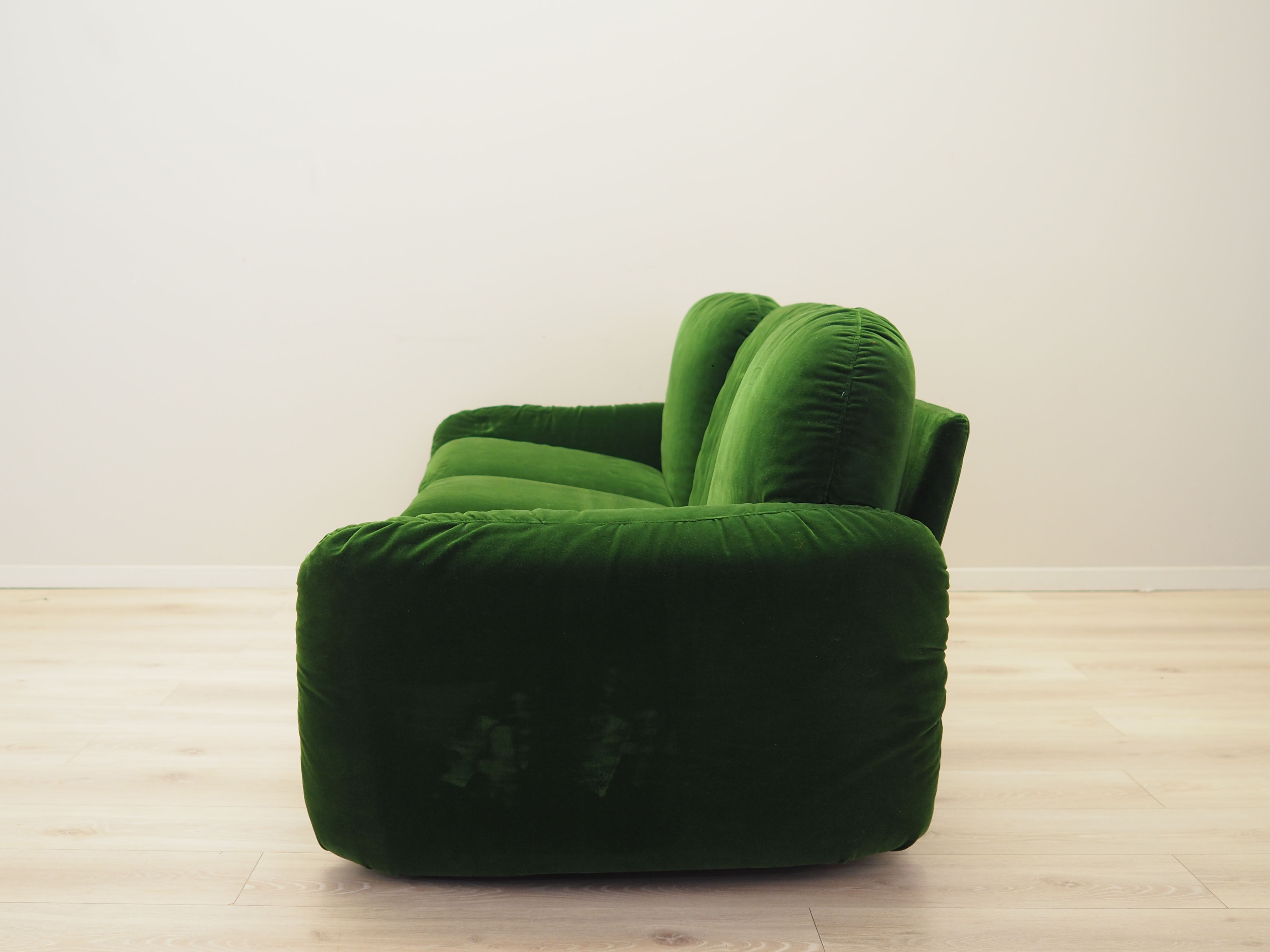 3-Sitzer Sofa Velours Grün 1970er Jahre