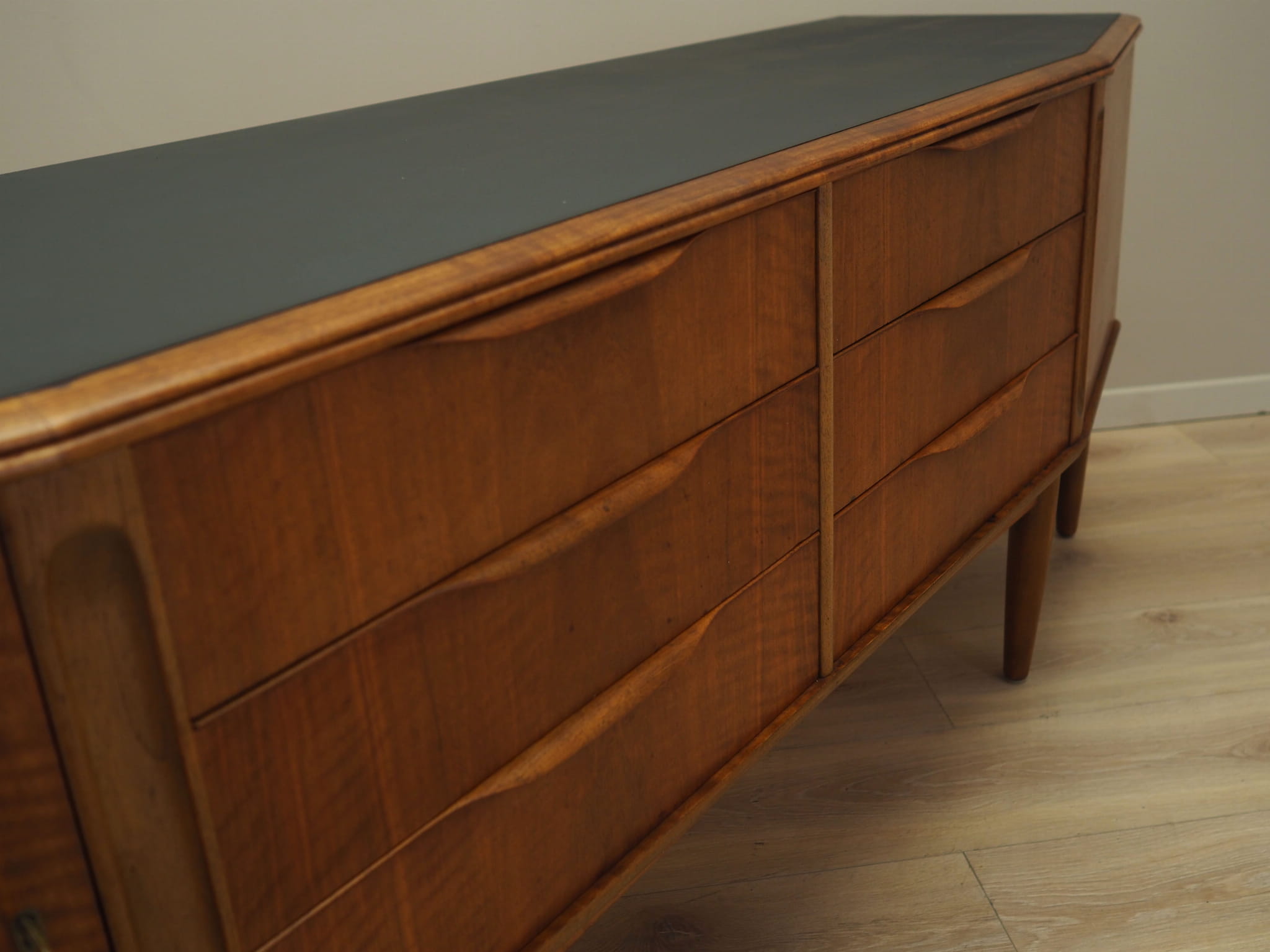 Vintage Sideboard Nussbaumholz Braun 1960er Jahre