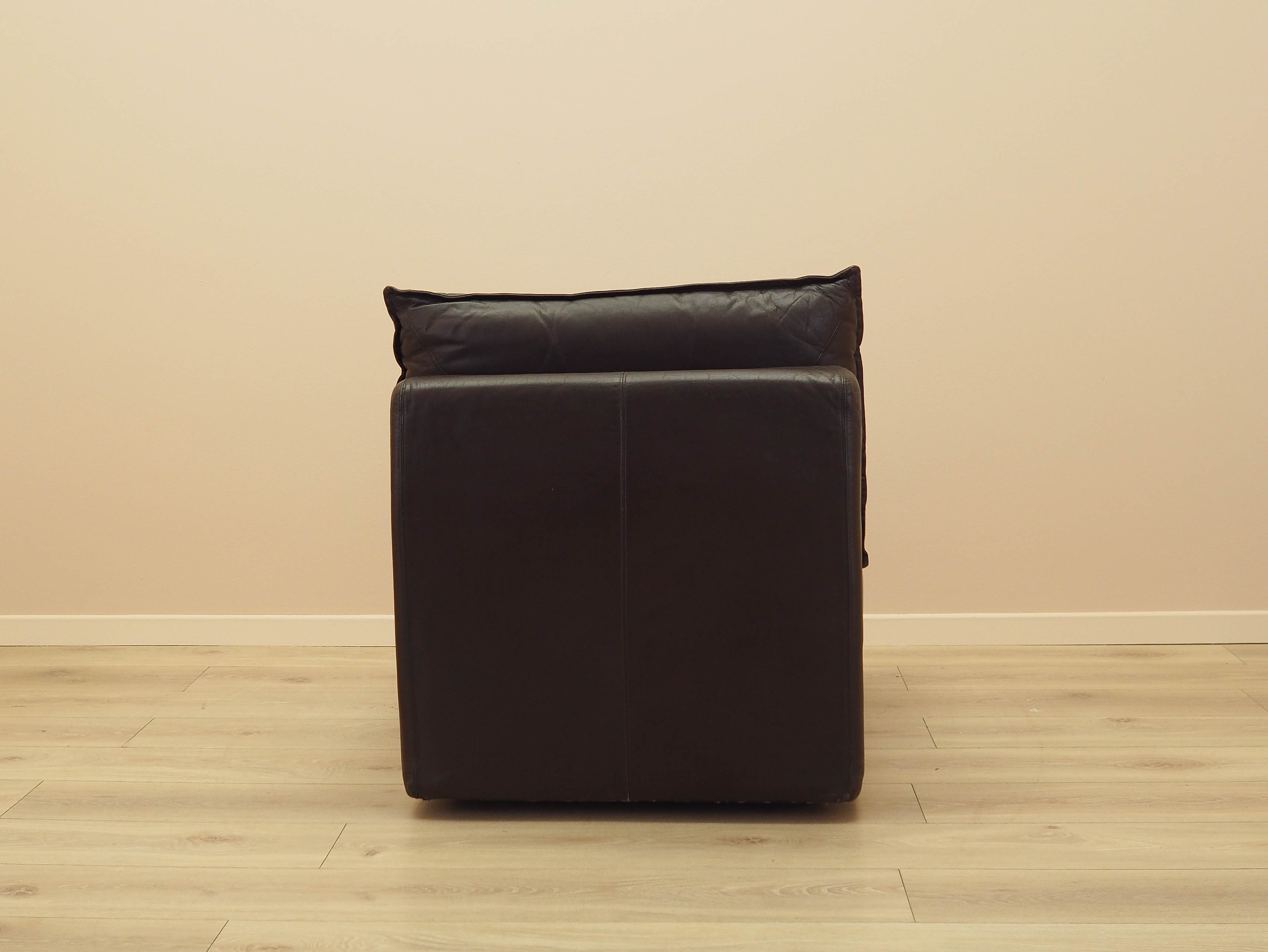 Leather armchair Brown