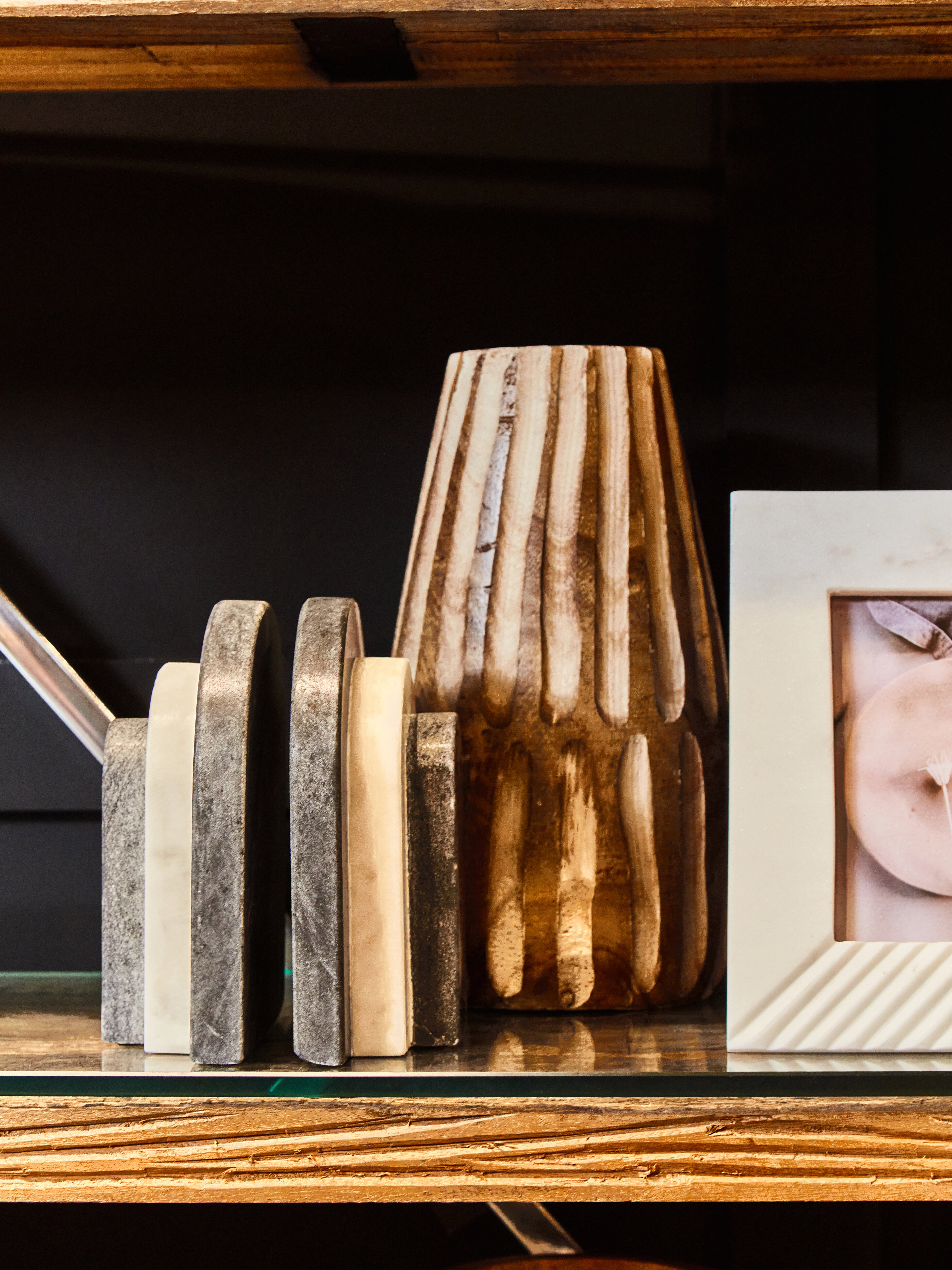 2x Oxana Schwarz-Weiß Marmor Buchstützen
