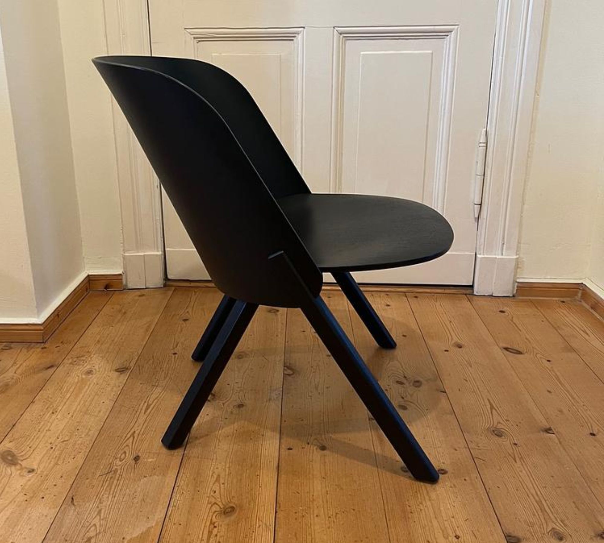 That armchair oak veneer deep black lacquered