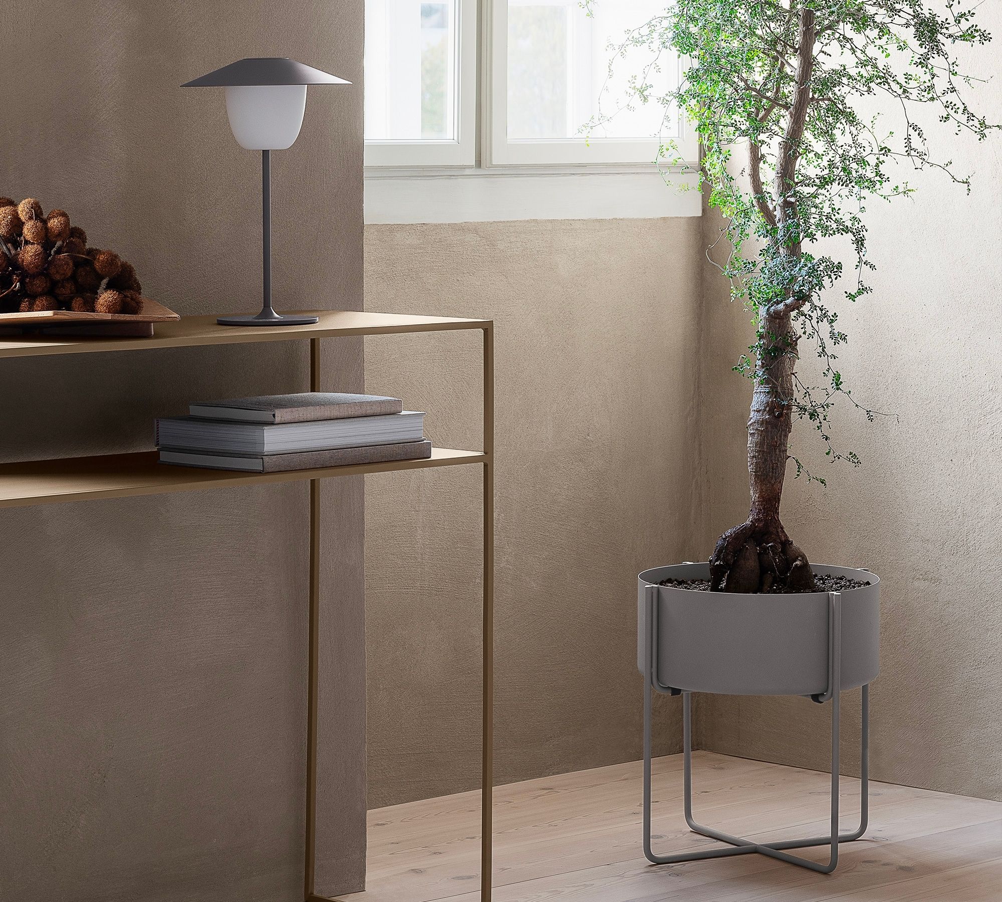 Kena Pflanzgefäß mit Gestell Grau Ø 39 cm 66024