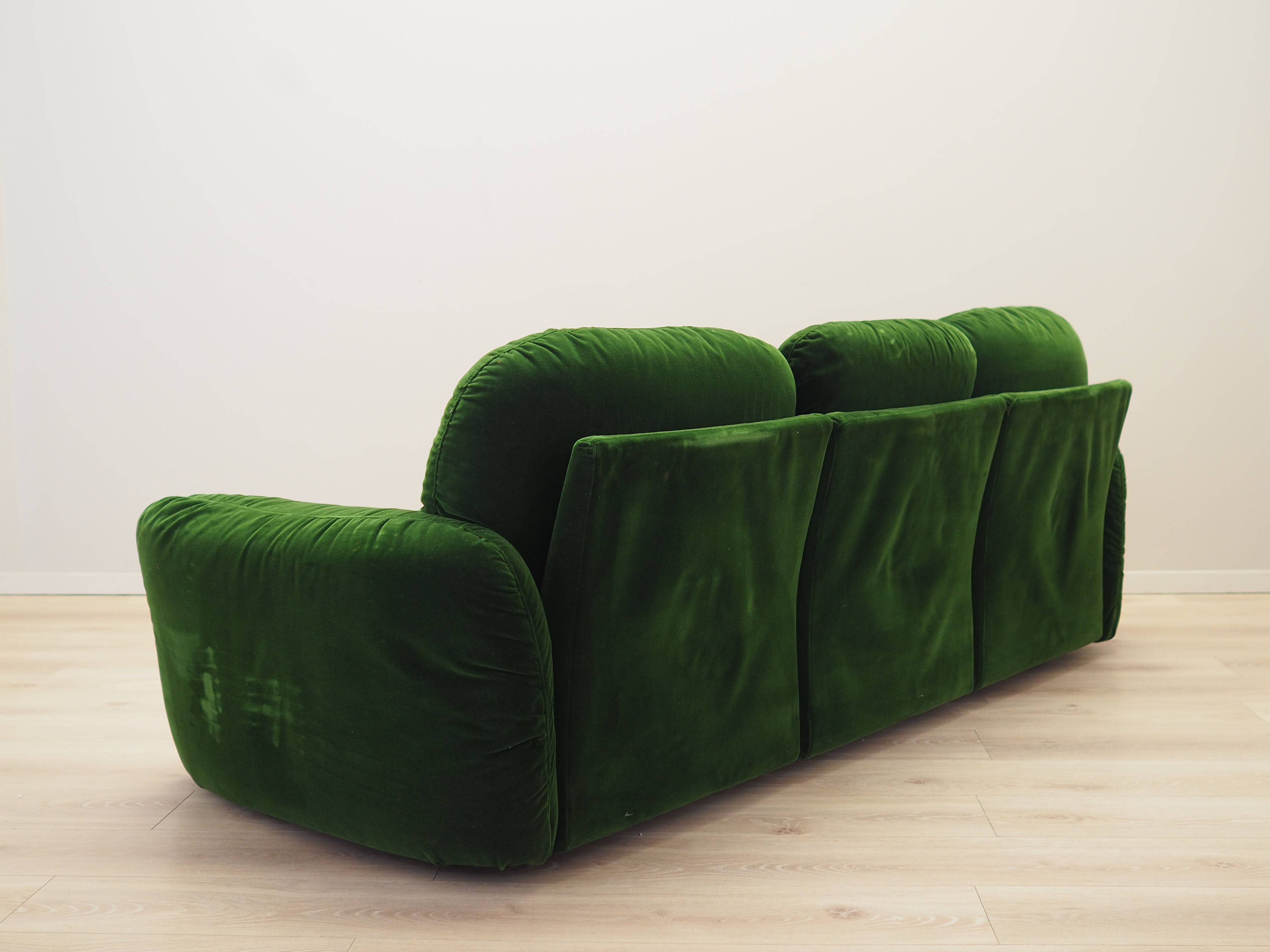 3-Sitzer Sofa Velours Grün 1970er Jahre