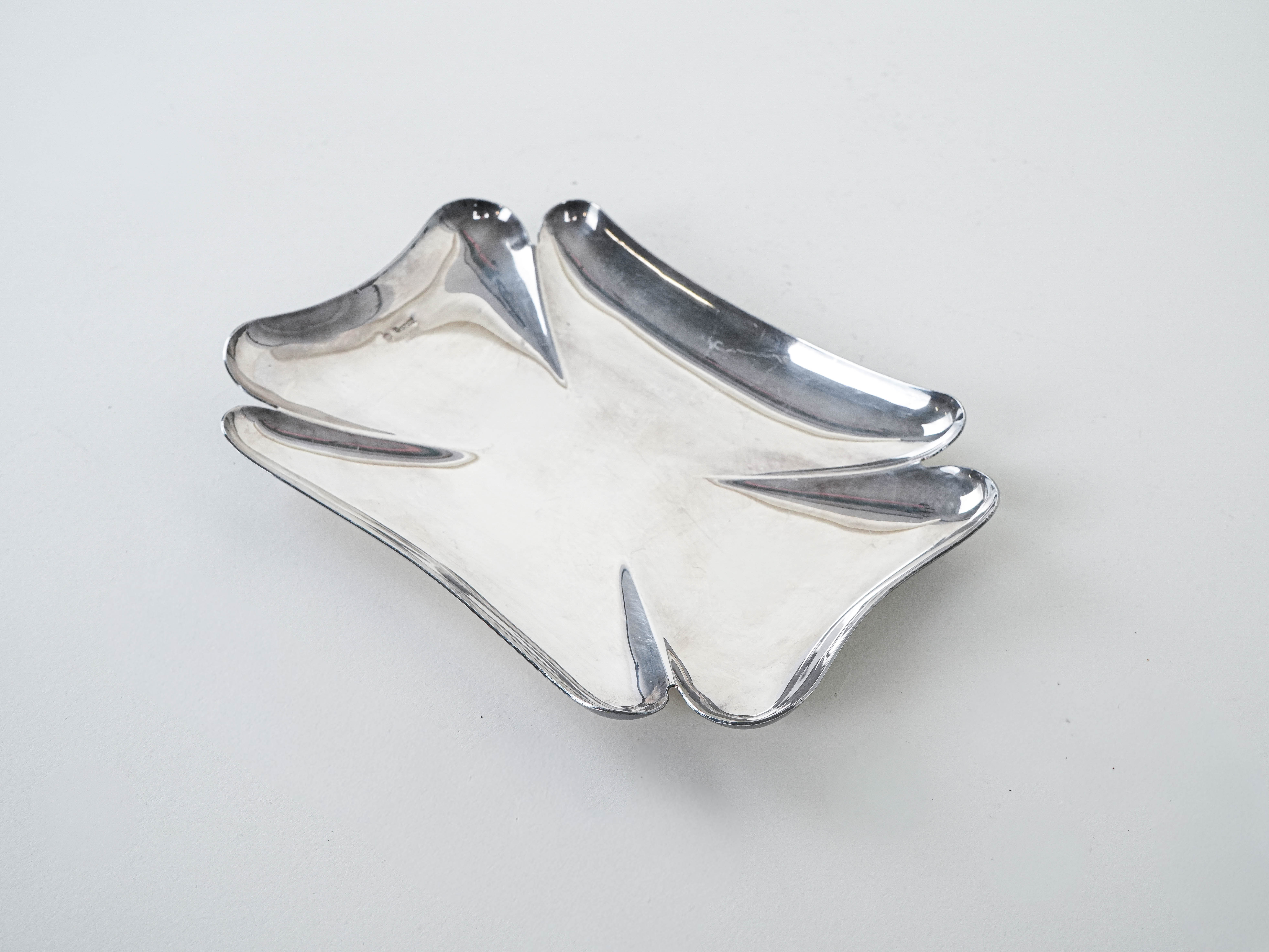 Metal tray silver