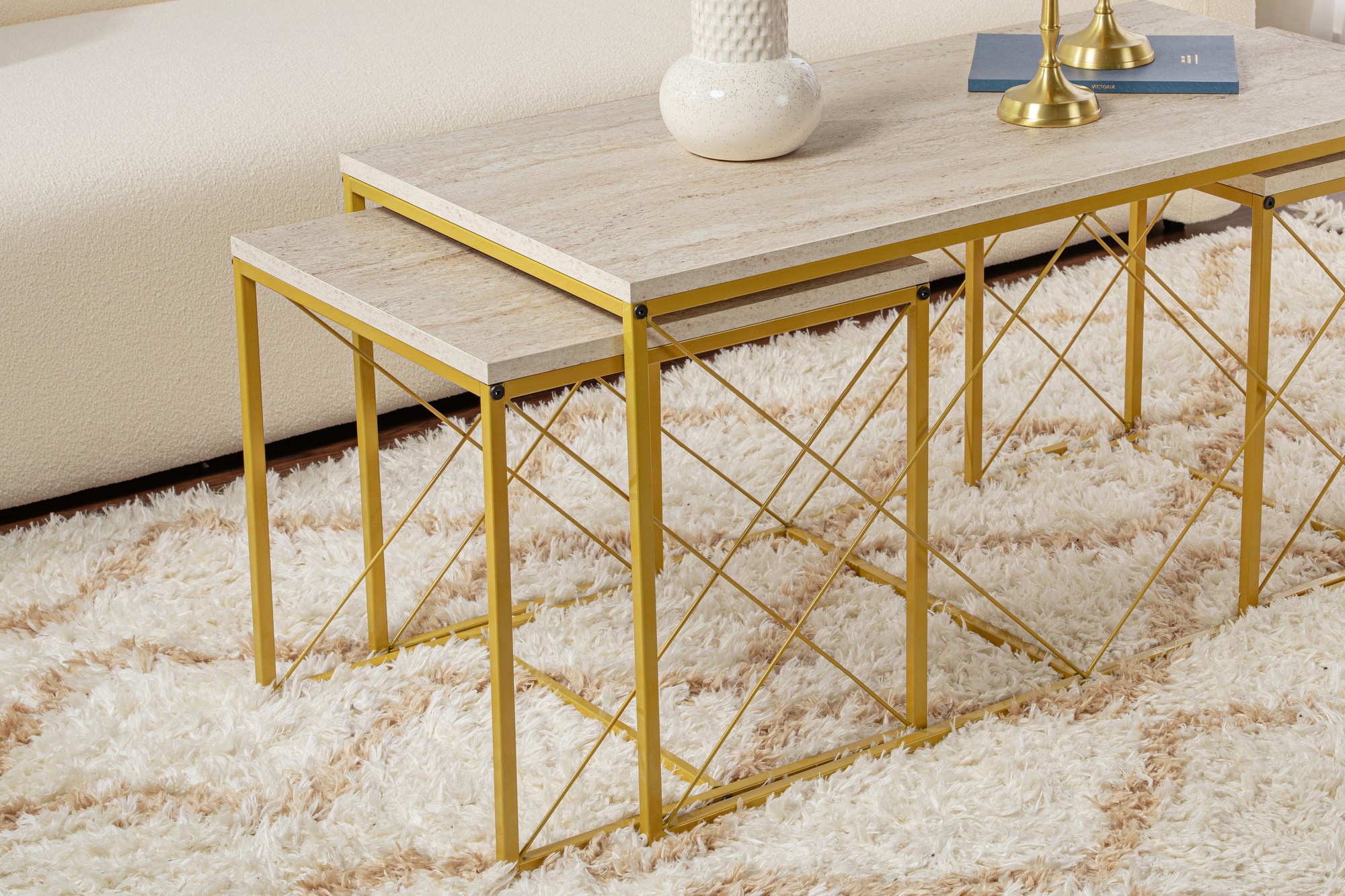 Defne Couchtisch Marmor Gold