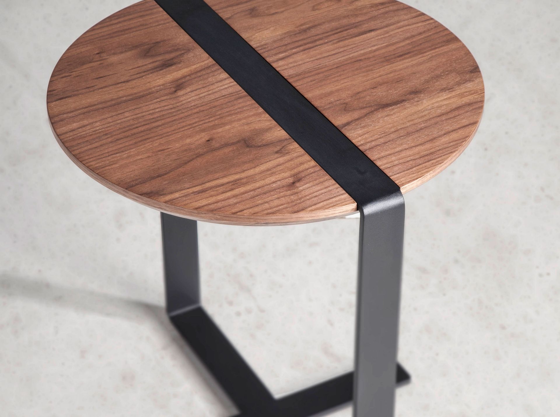 Round side table walnut steel