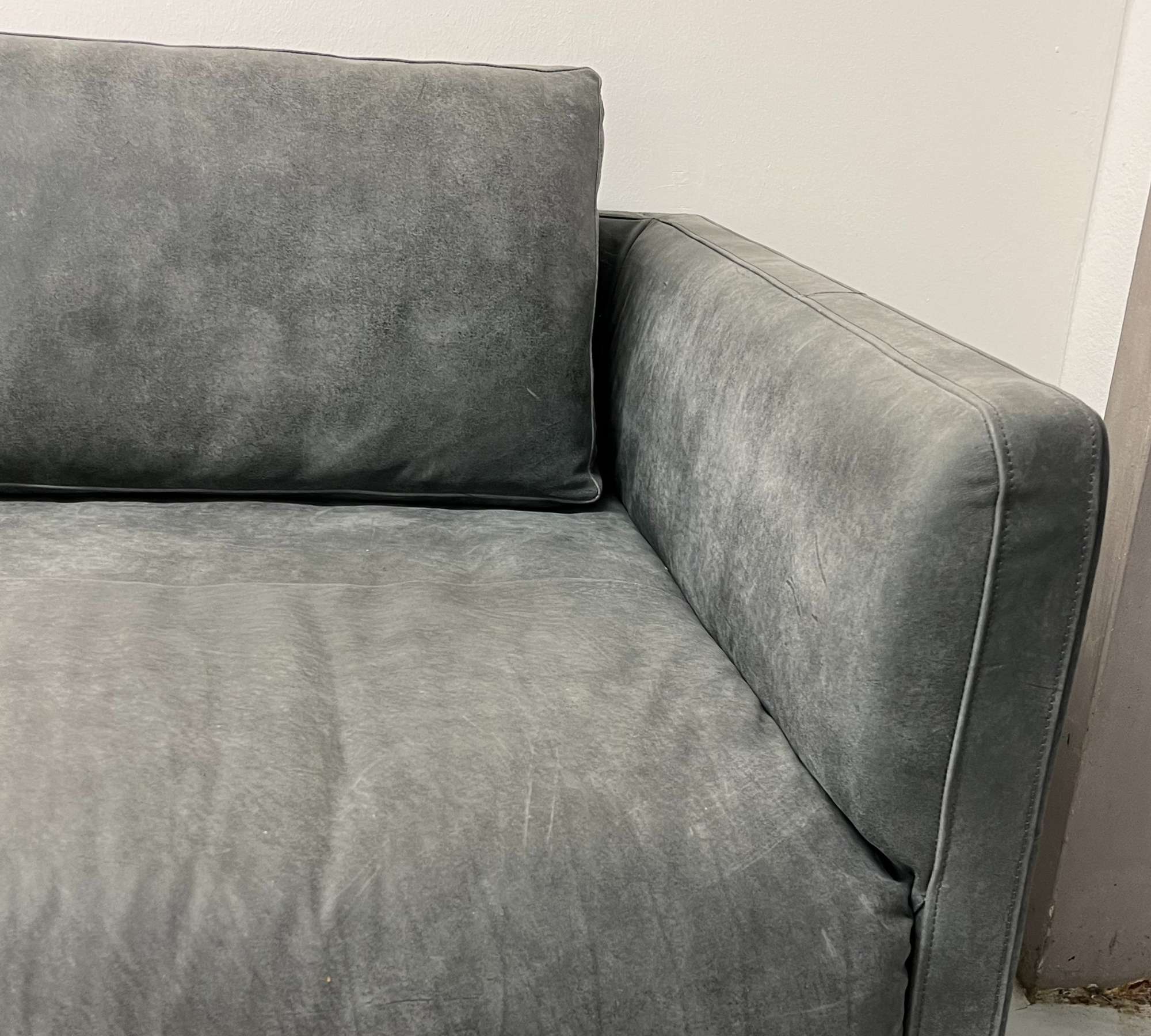 Slender Sofa 2-Sitzer Leder Grau