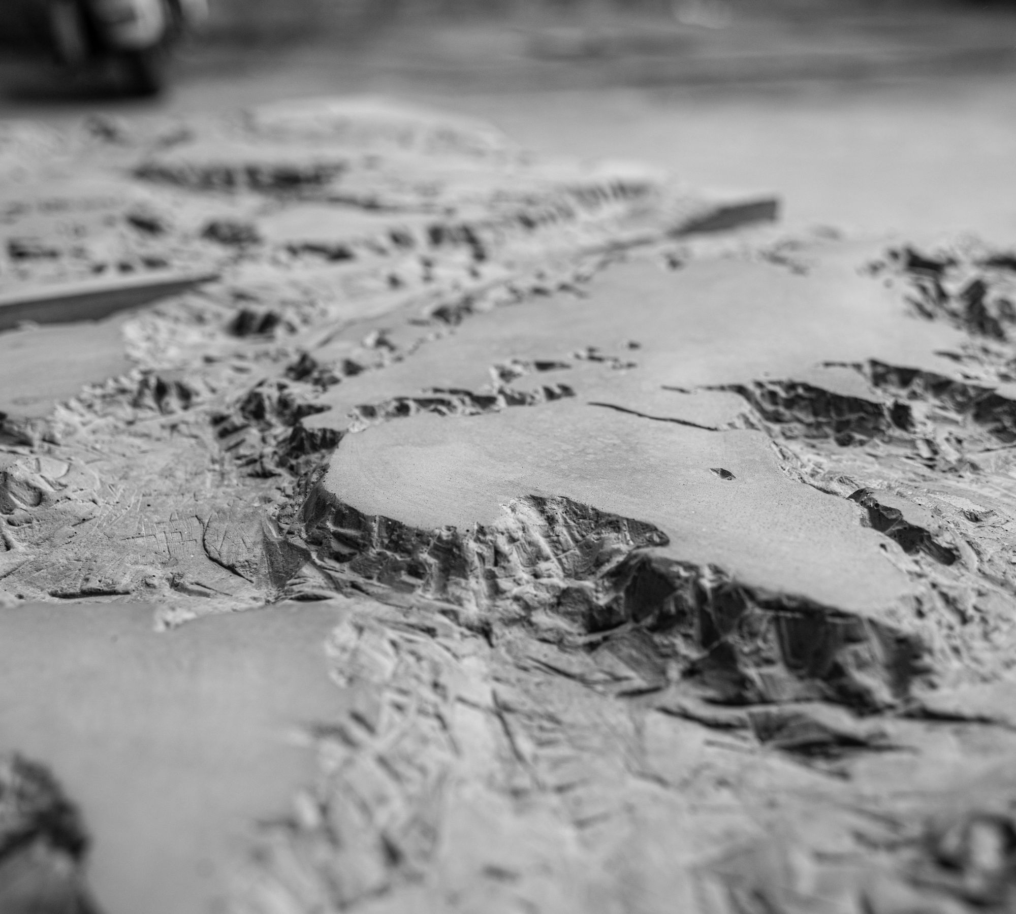 The Gray Planet Wandbild Faserbeton Grau