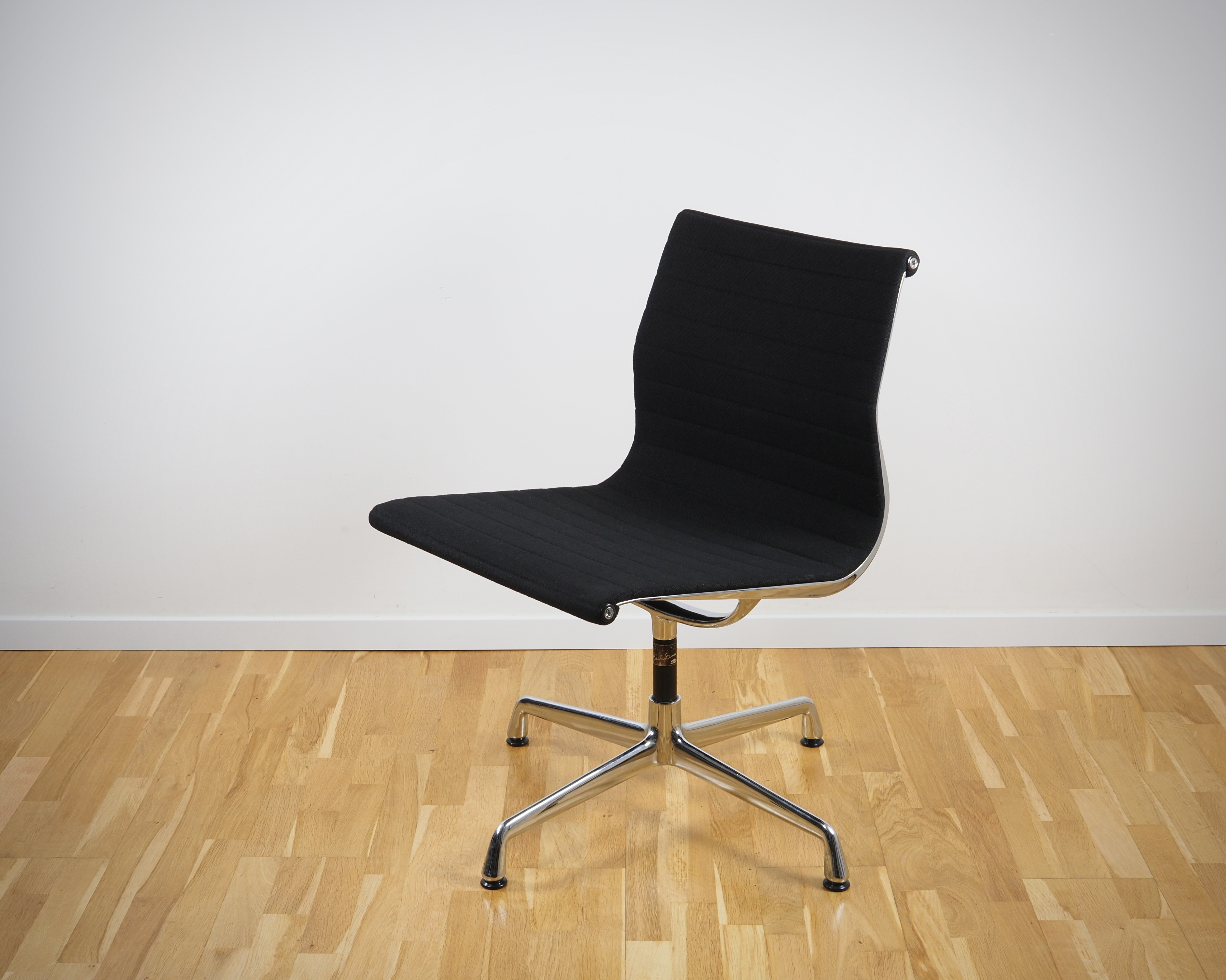 Aluminium Chair EA 101 Hopsack Schwarz