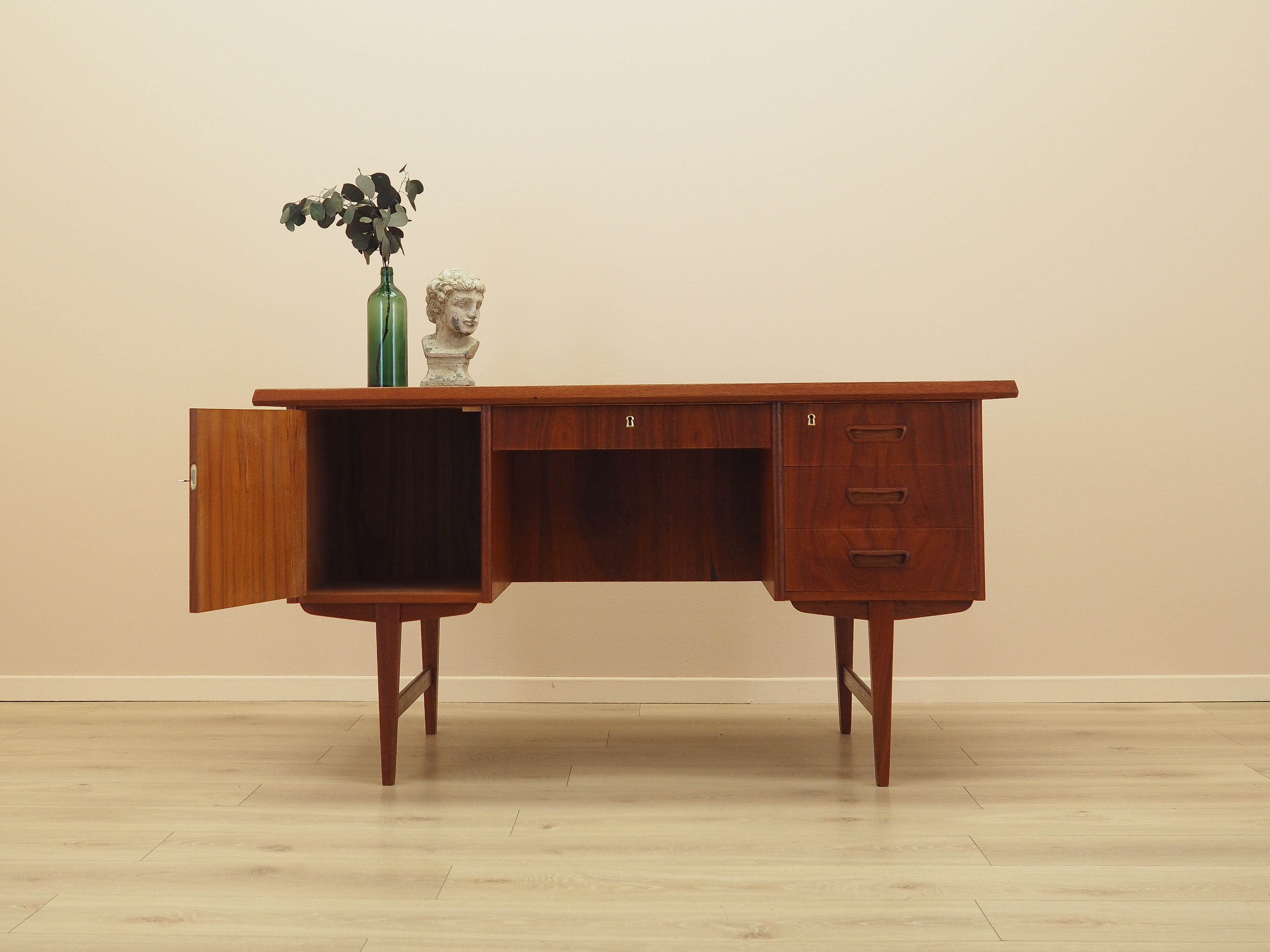 Teak-Schreibtisch 1970er Jahre 