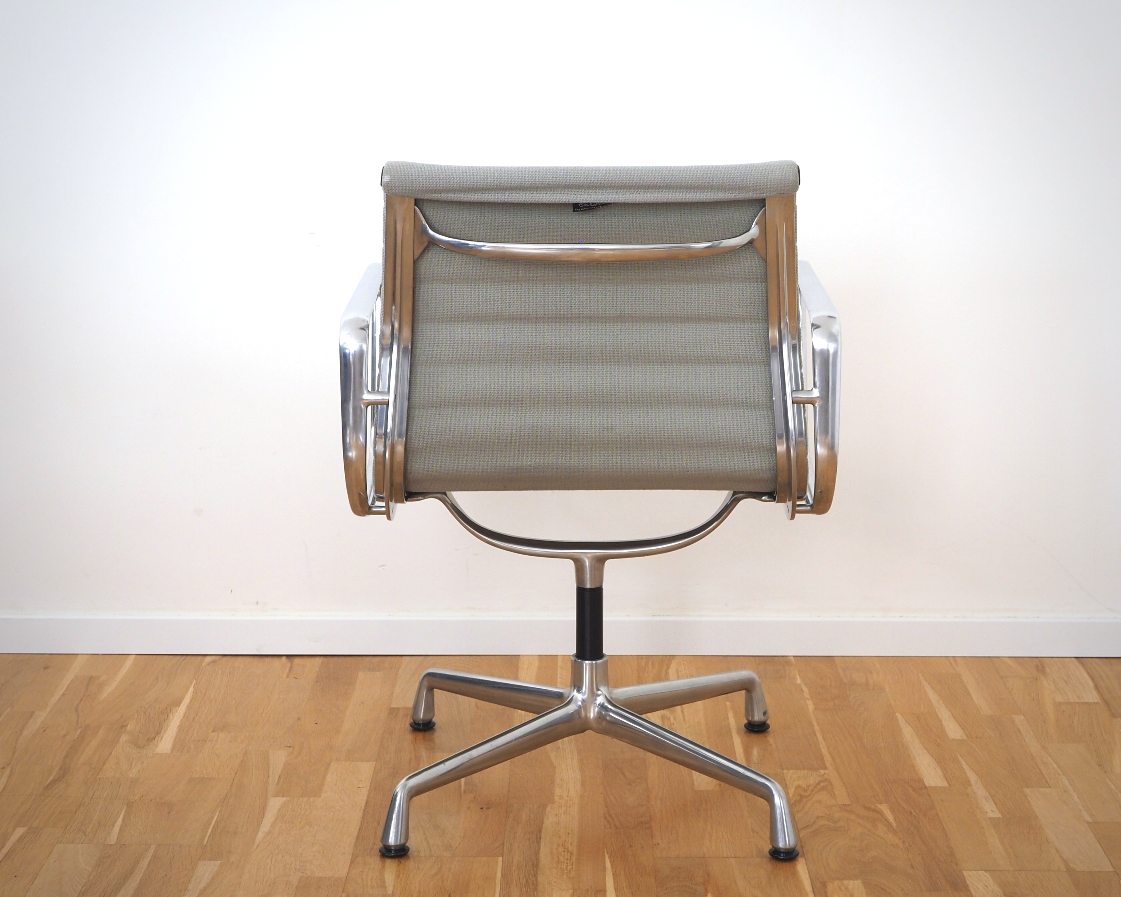 Eames EA 108 Aluminium Chair Drehbar Hopsack Grau