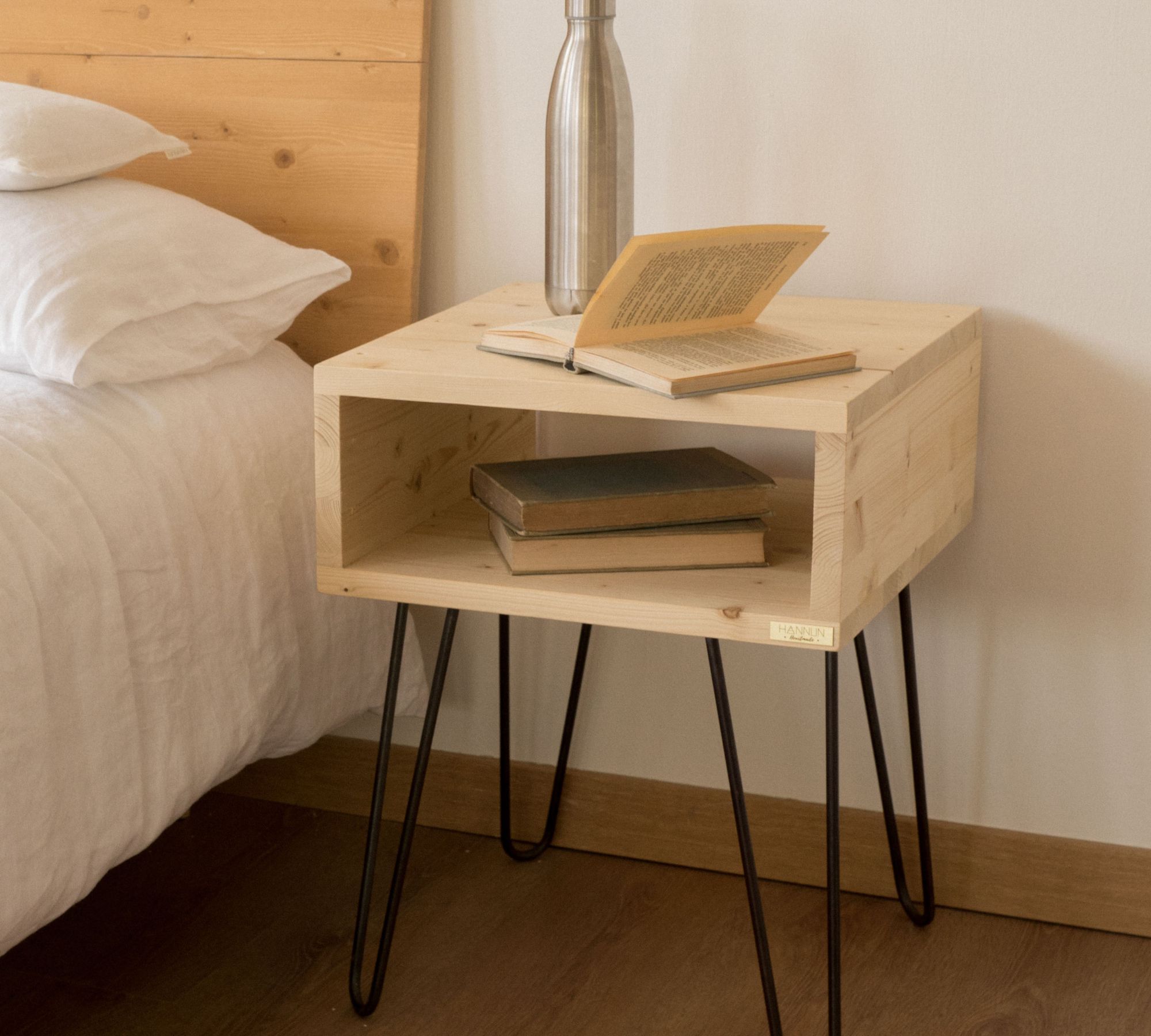 Hairpin Nachttisch Holz Metall Kiefer