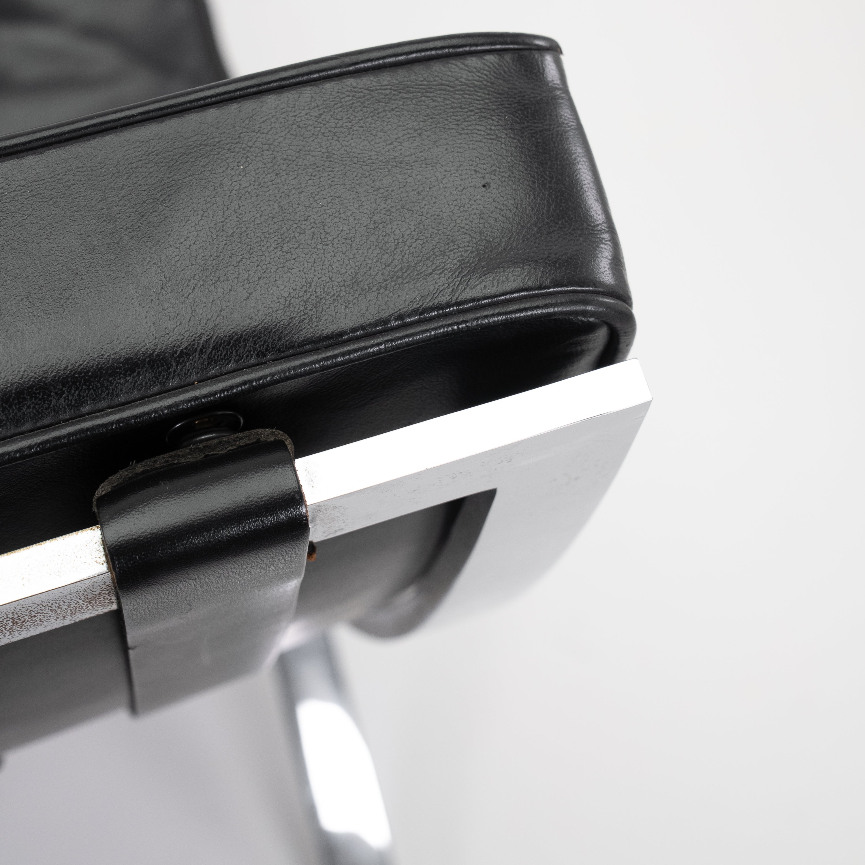 Barcelona Stuhl mit Ottoman Schwarz von Knoll International