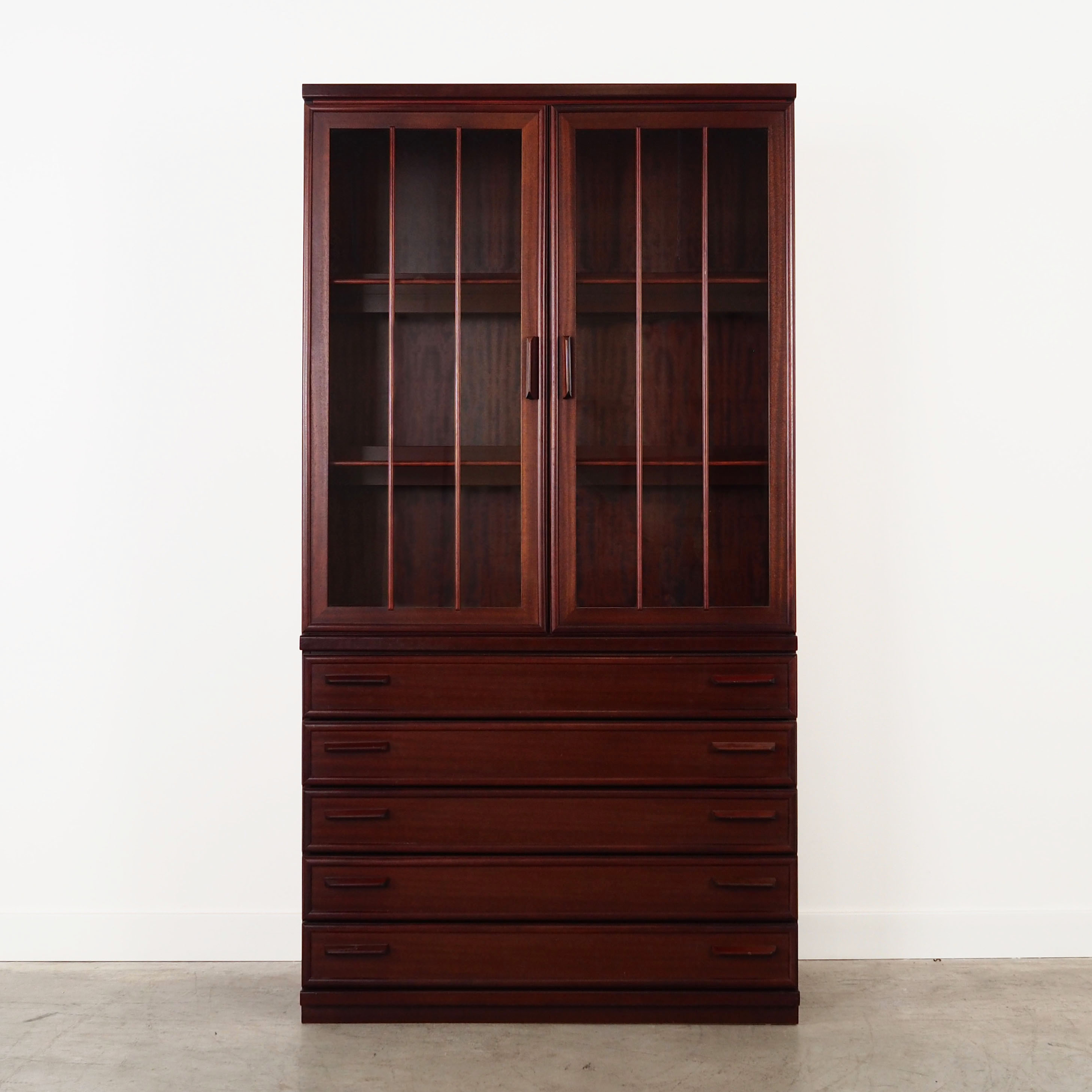 Mahogany showcase 1970 Jahre