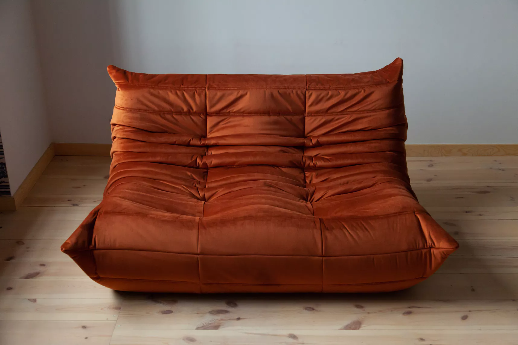 Togo Sofa 2-Sitzer Samt Bernstein-Orange