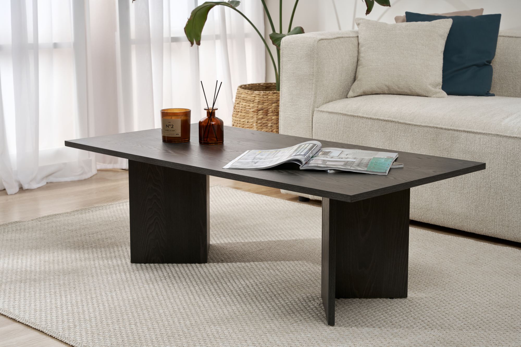 Sabin Coffee Table VNT Lumiere Black