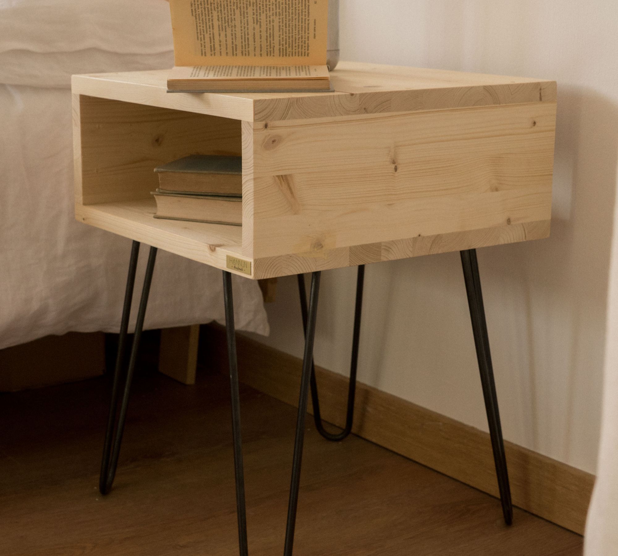 Hairpin Nachttisch Holz Metall Kiefer