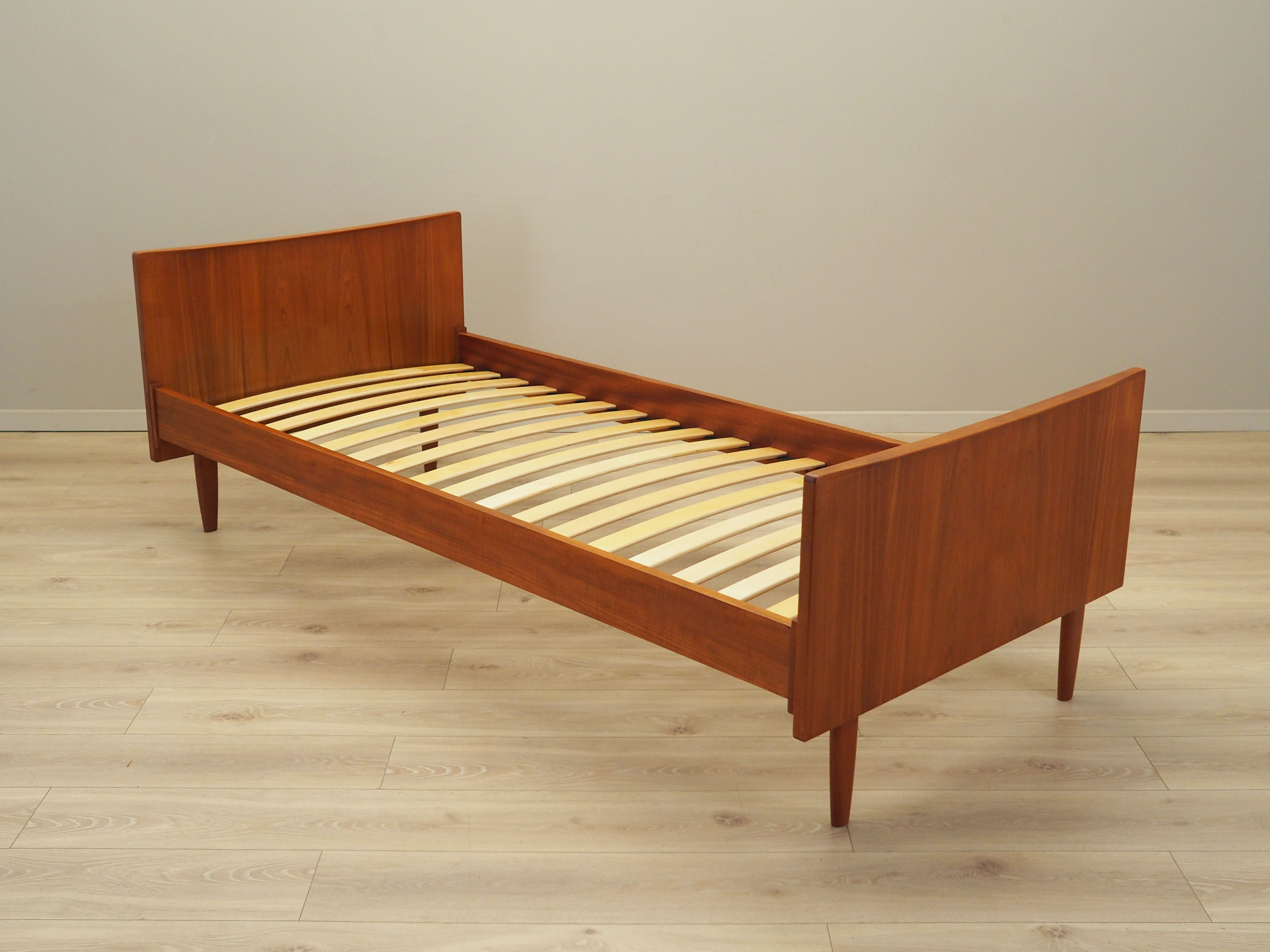 Bett Teakholz 1970er Jahre
