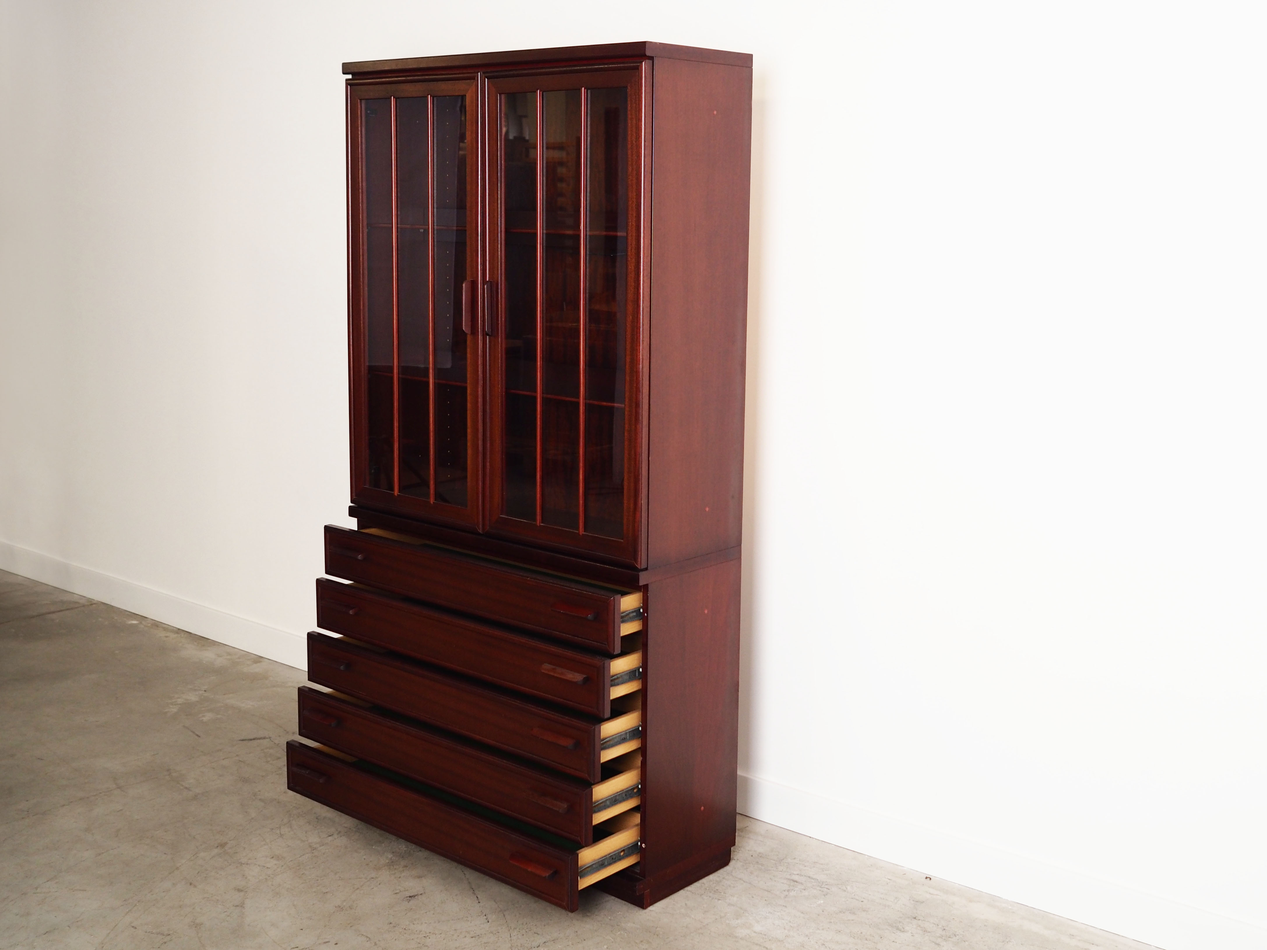 Mahogany showcase 1970 Jahre