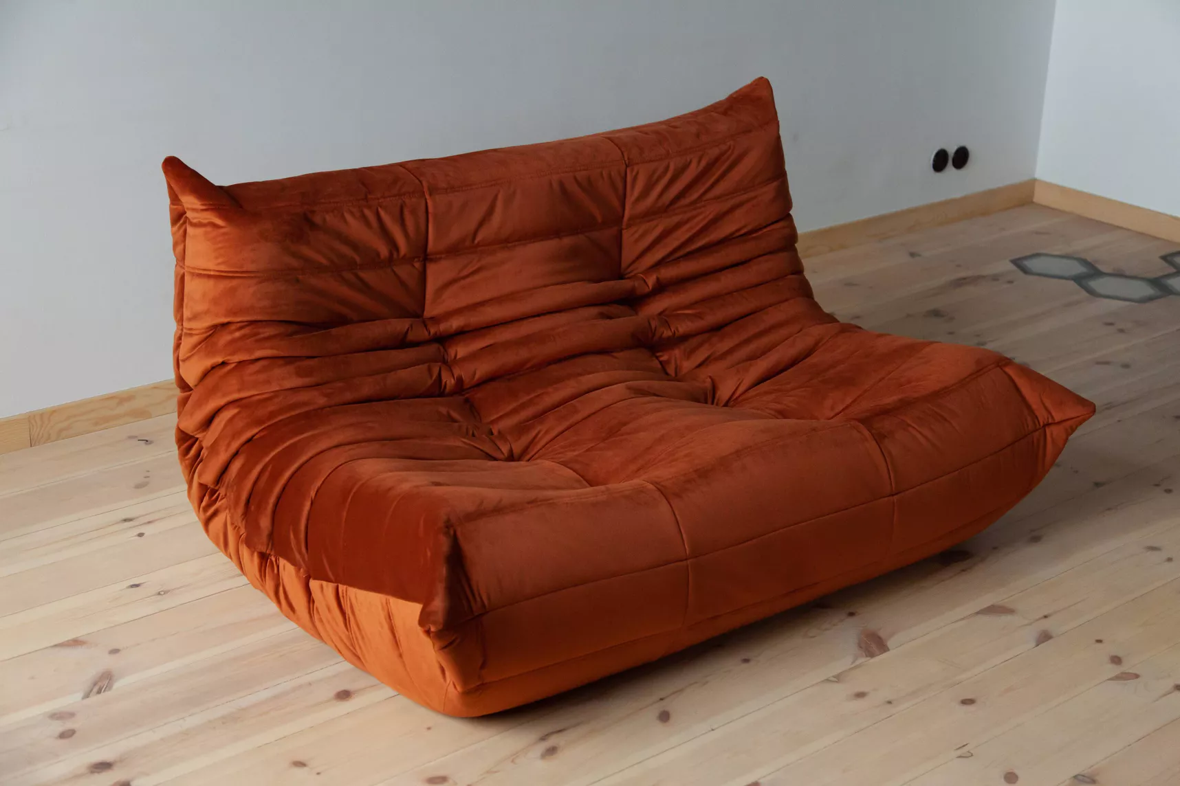Togo Sofa 2-Sitzer Samt Bernstein-Orange