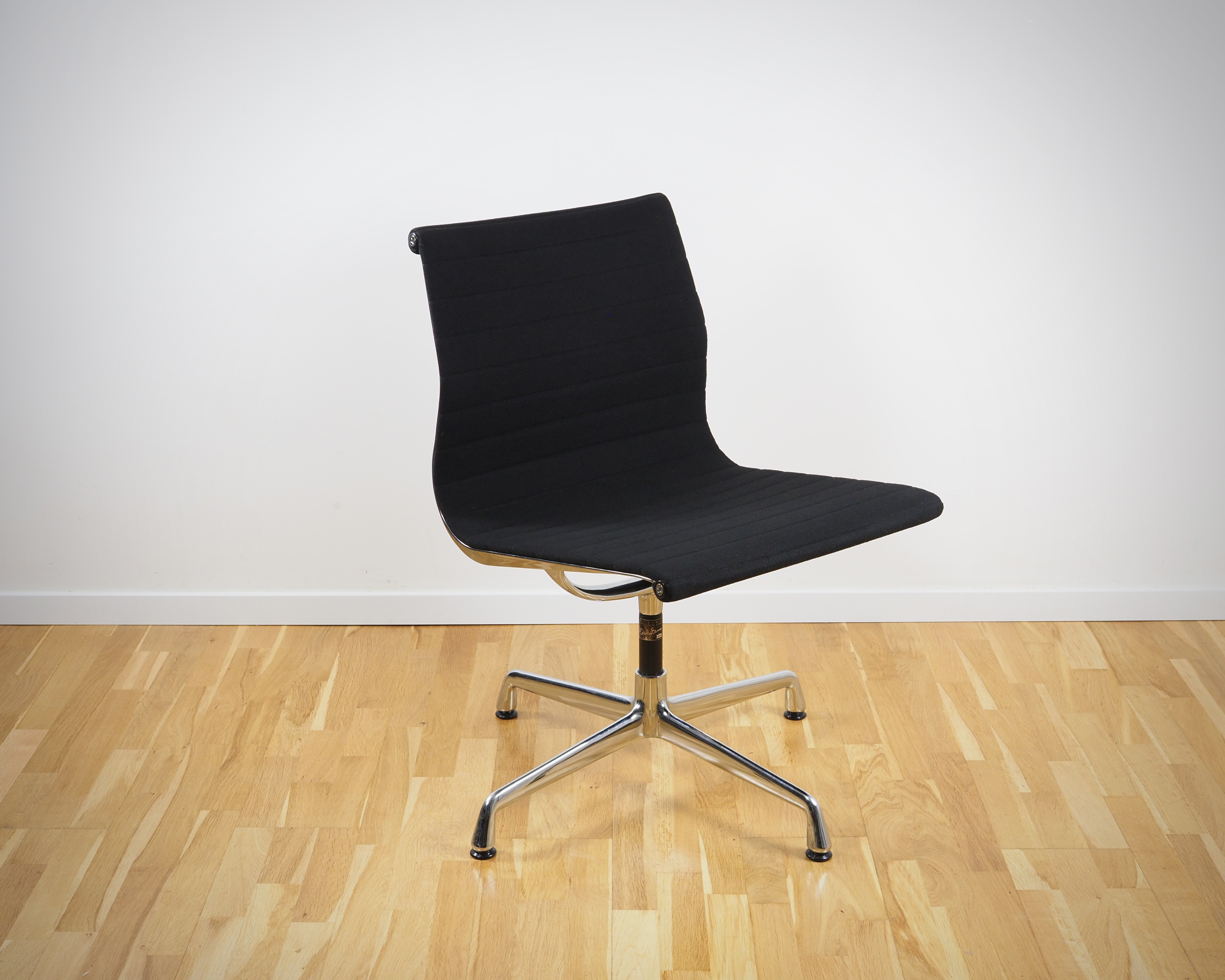 Aluminium Chair EA 101 Hopsack Schwarz