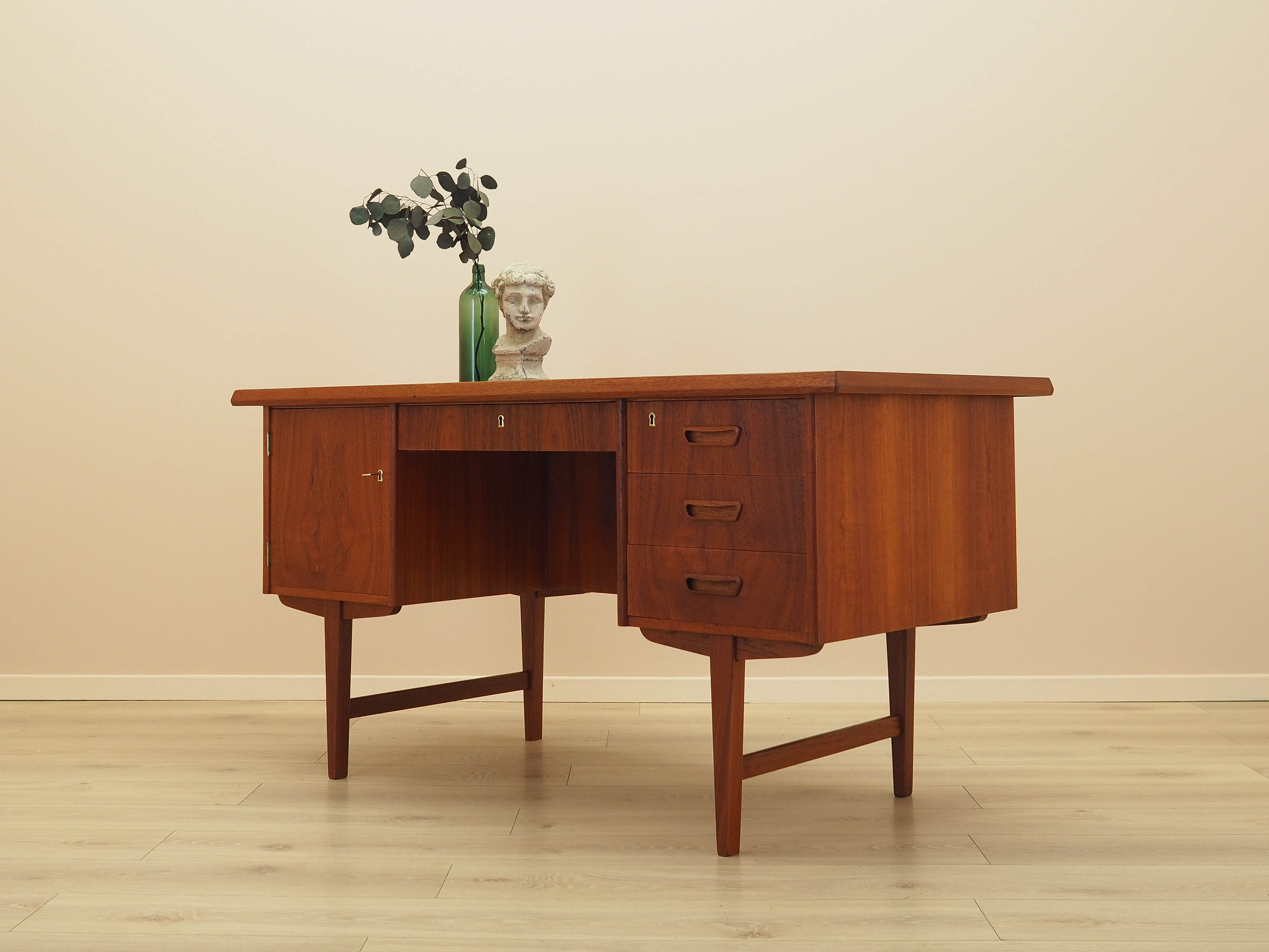 Teak-Schreibtisch 1970er Jahre 