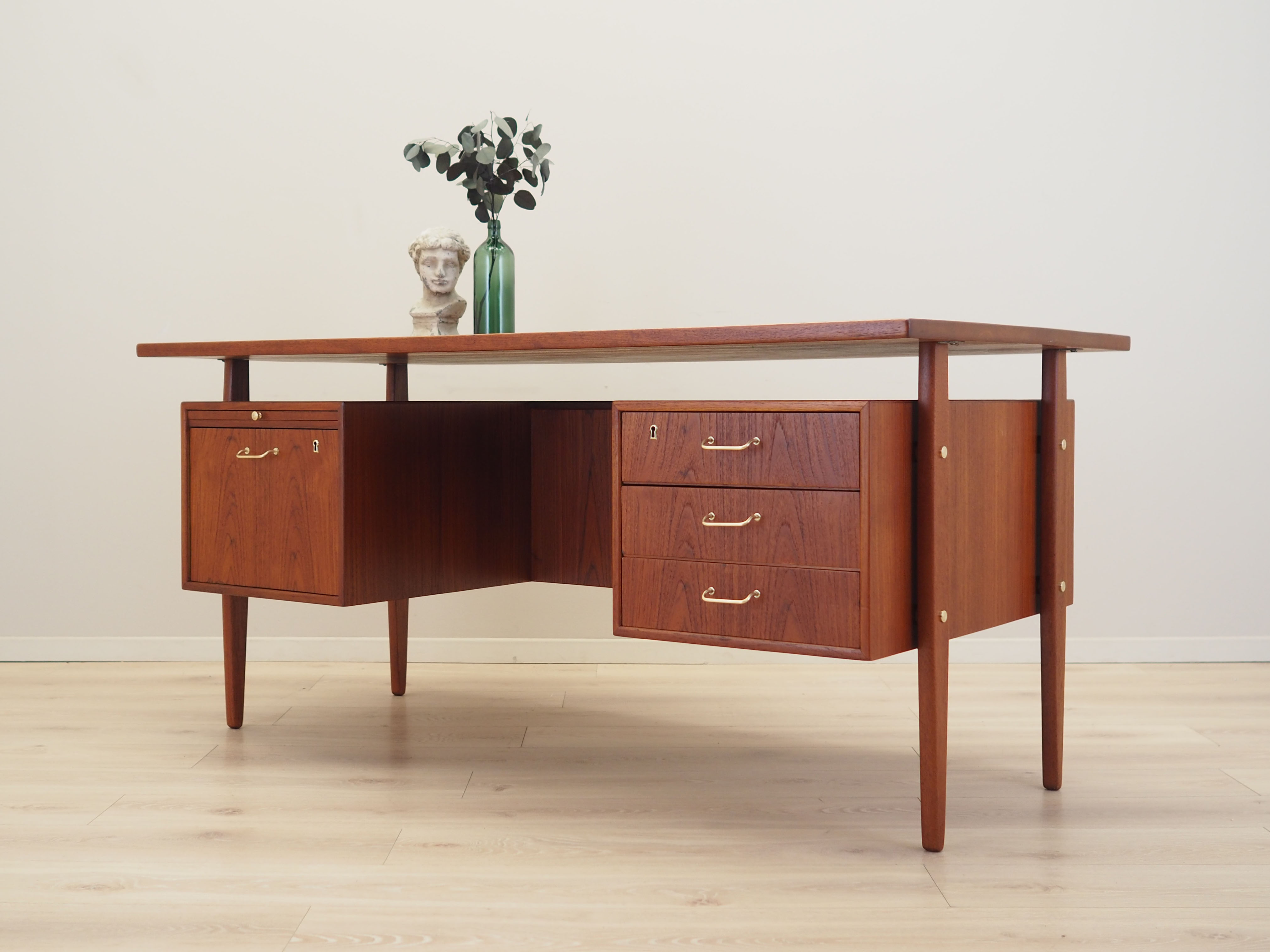 Schreibtisch Teakholz 1970er Jahre