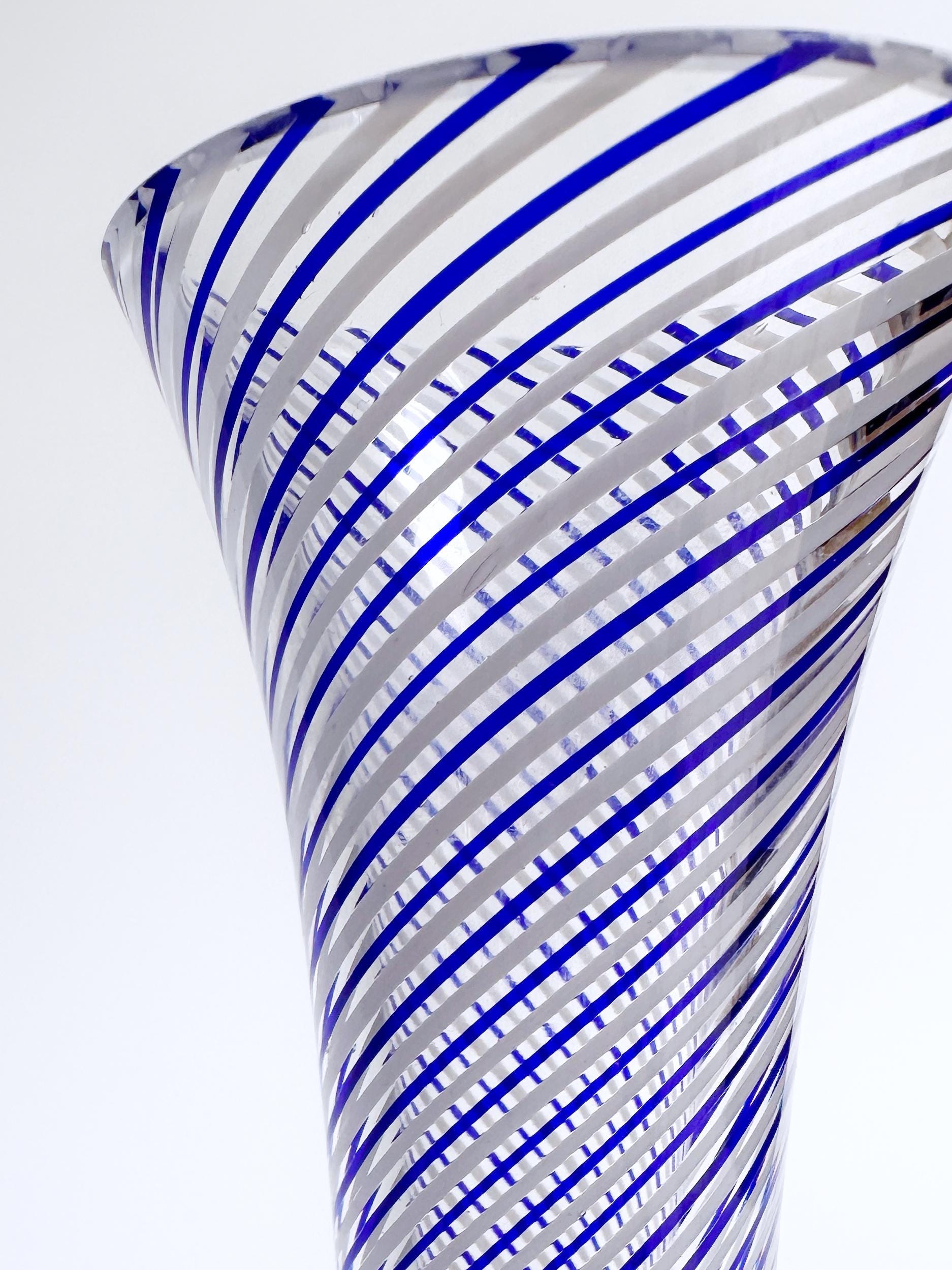 Vintage Pasabahce Blumenvase Glas Weiß Blau