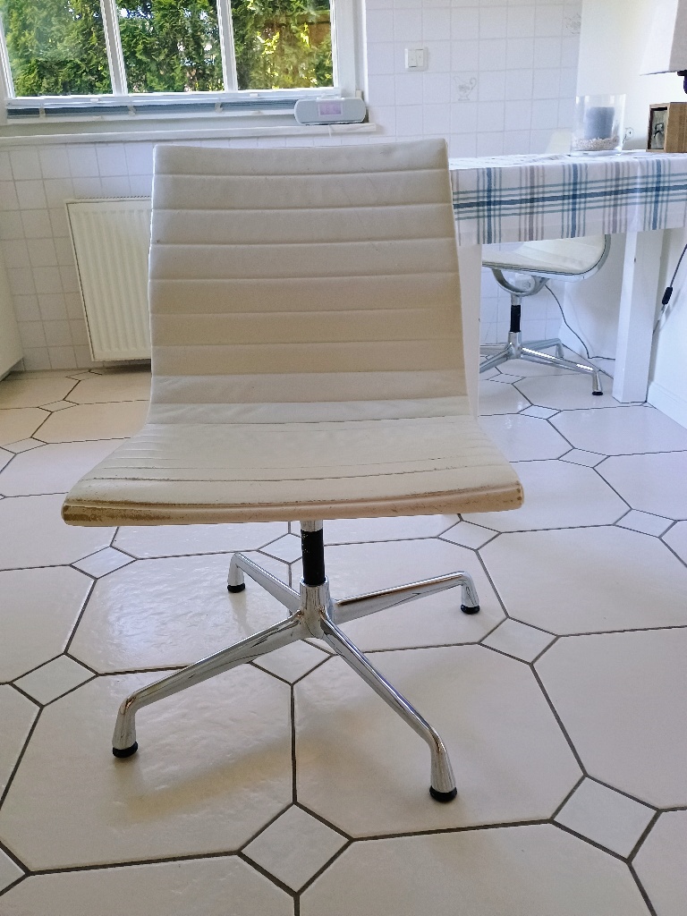 4x Aluminium Chair EA 101 Leder Weiß