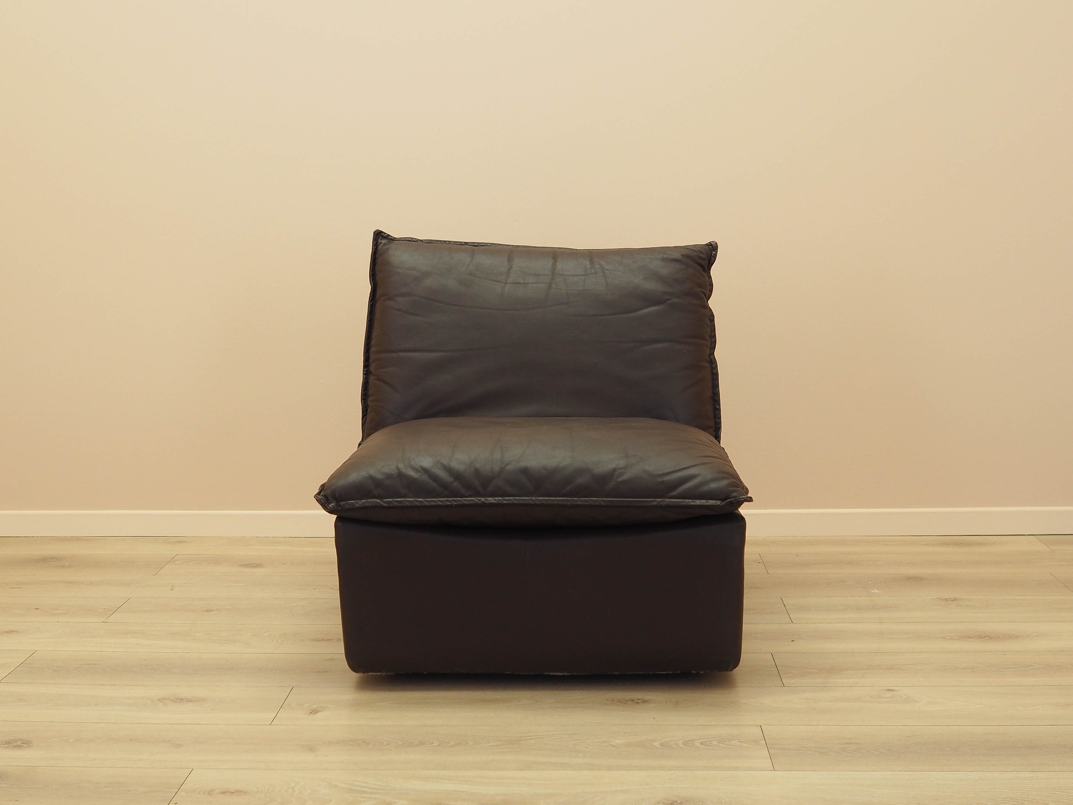 Leather armchair Brown