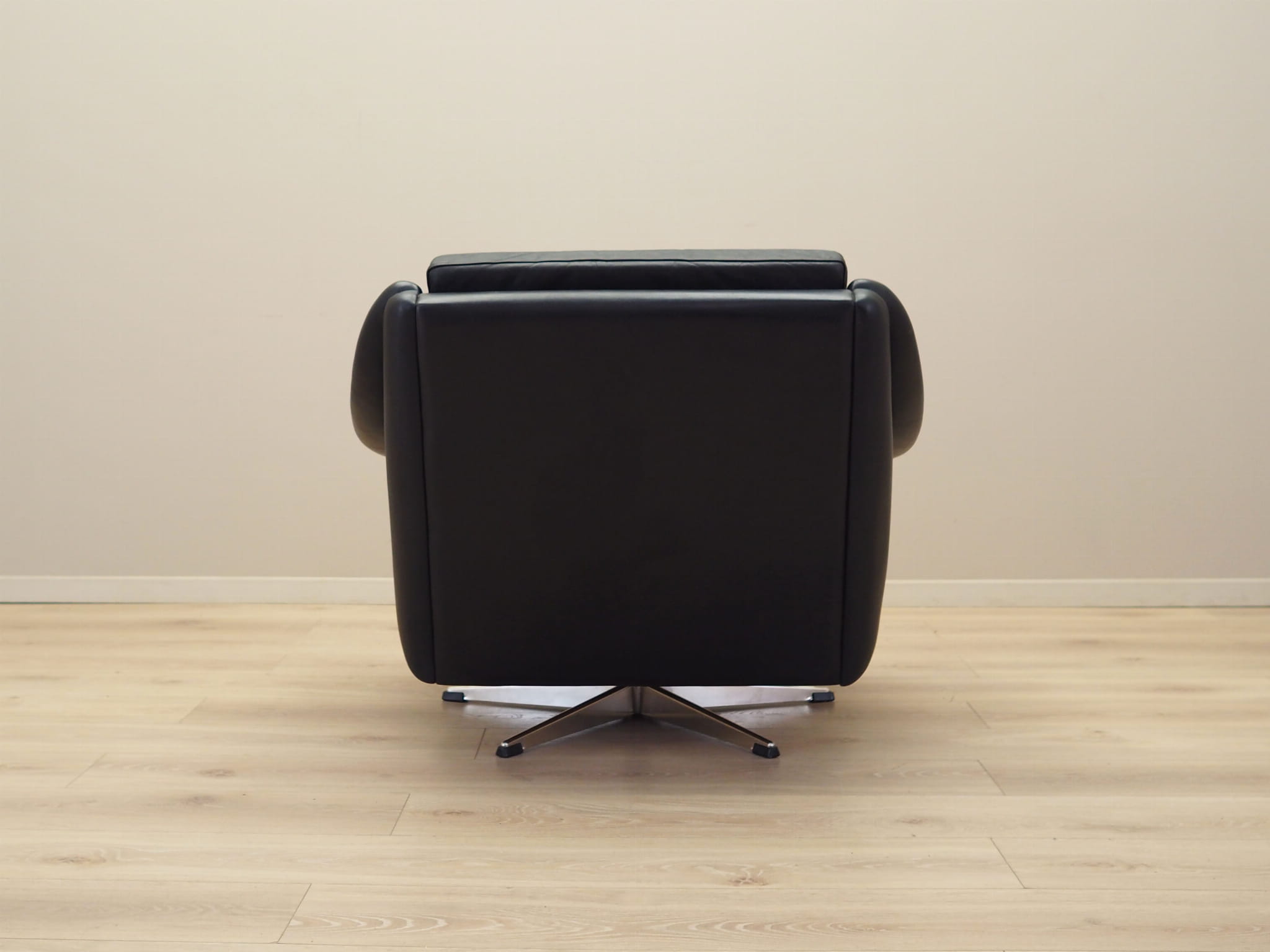 Swivel armchair Leather Black 1960s