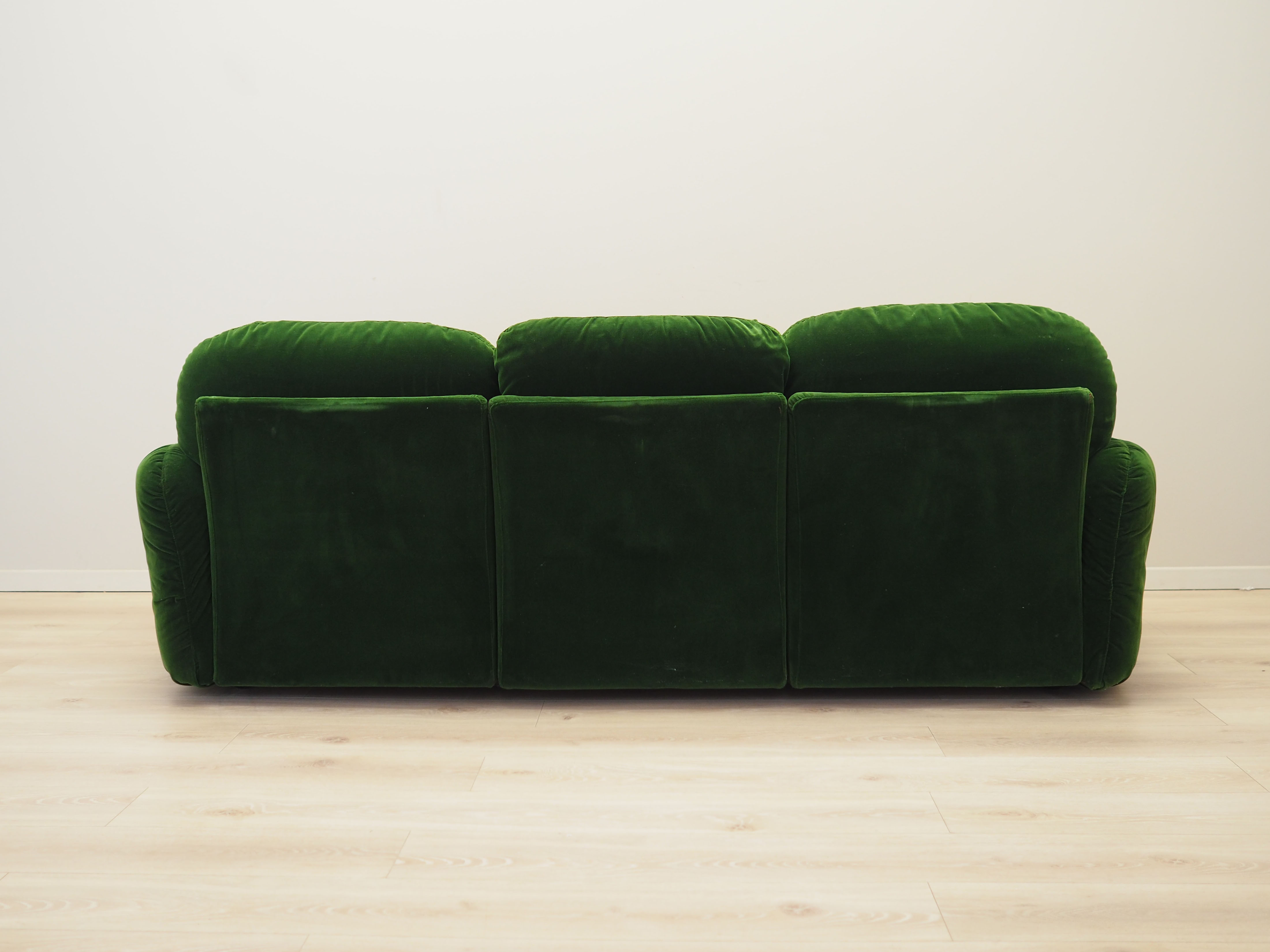 3-Sitzer Sofa Velours Grün 1970er Jahre