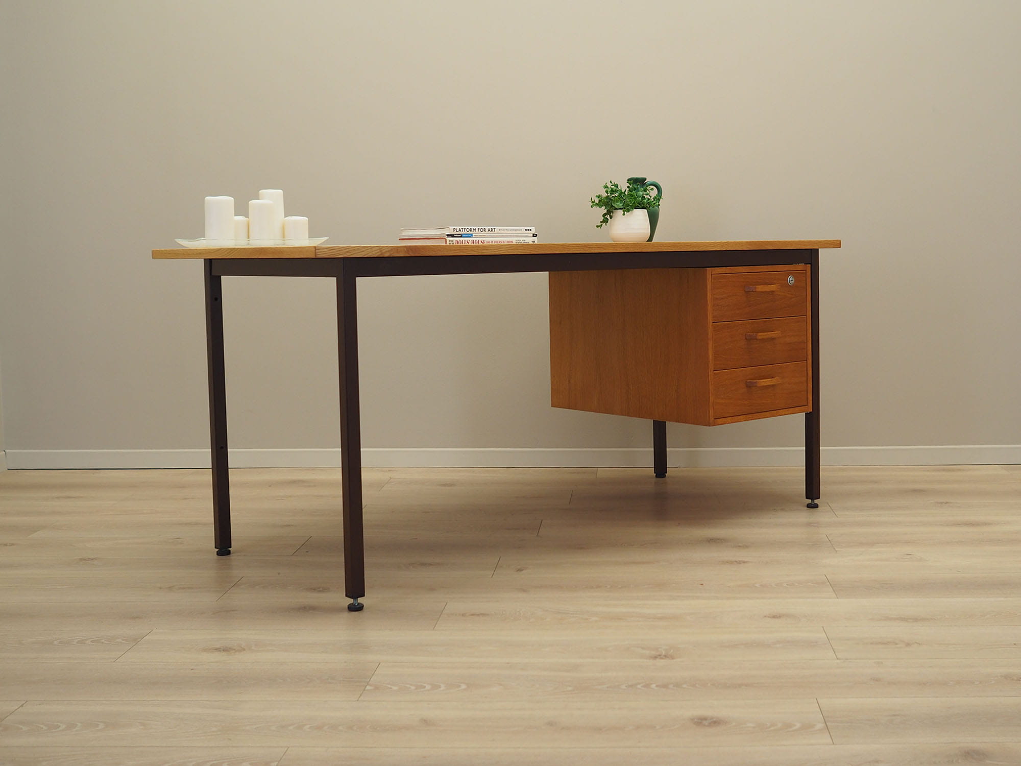 Vintage Schreibtisch Eschenholz Metall Braun 1970er Jahre