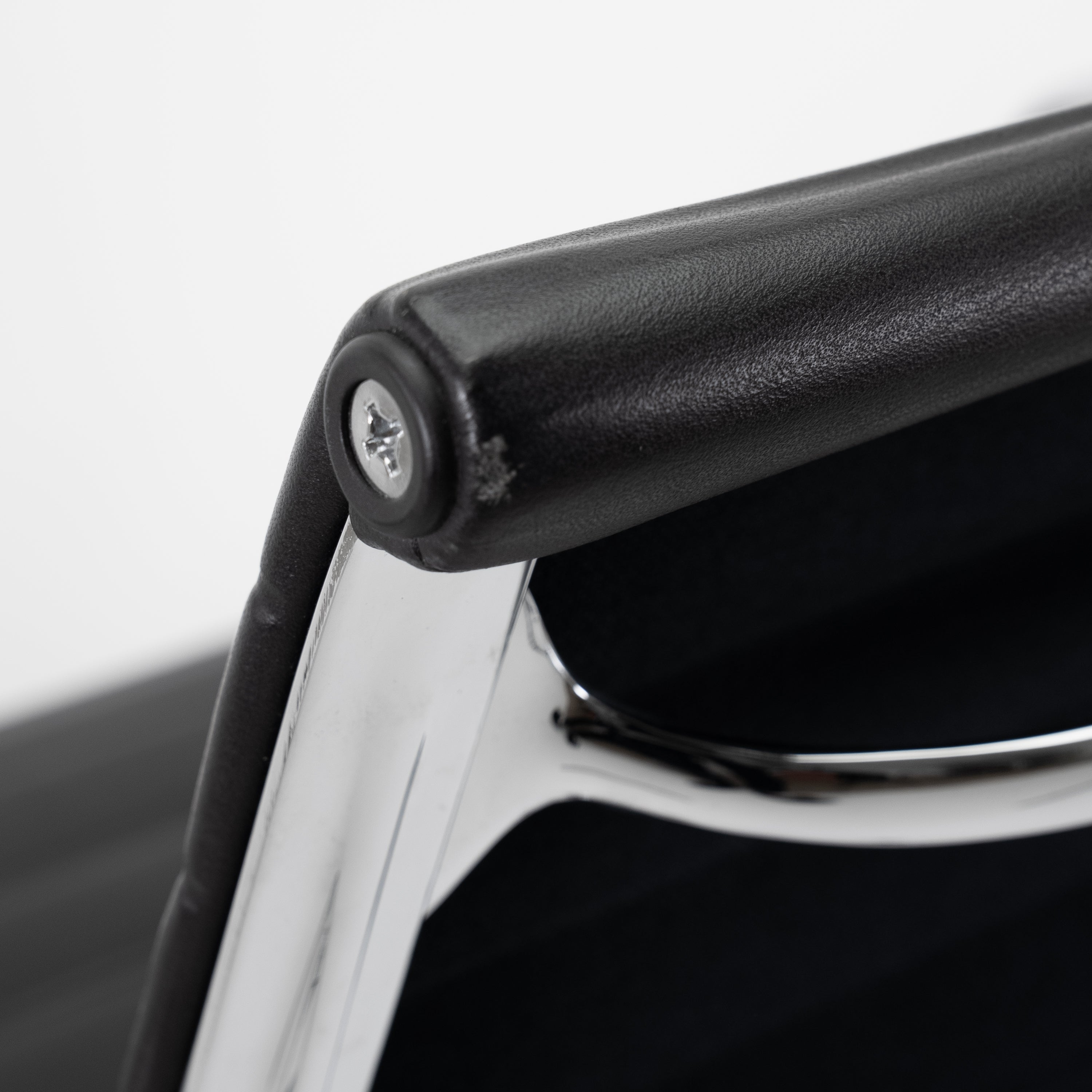 EA117 Bürostuhl Schwarz von Vitra