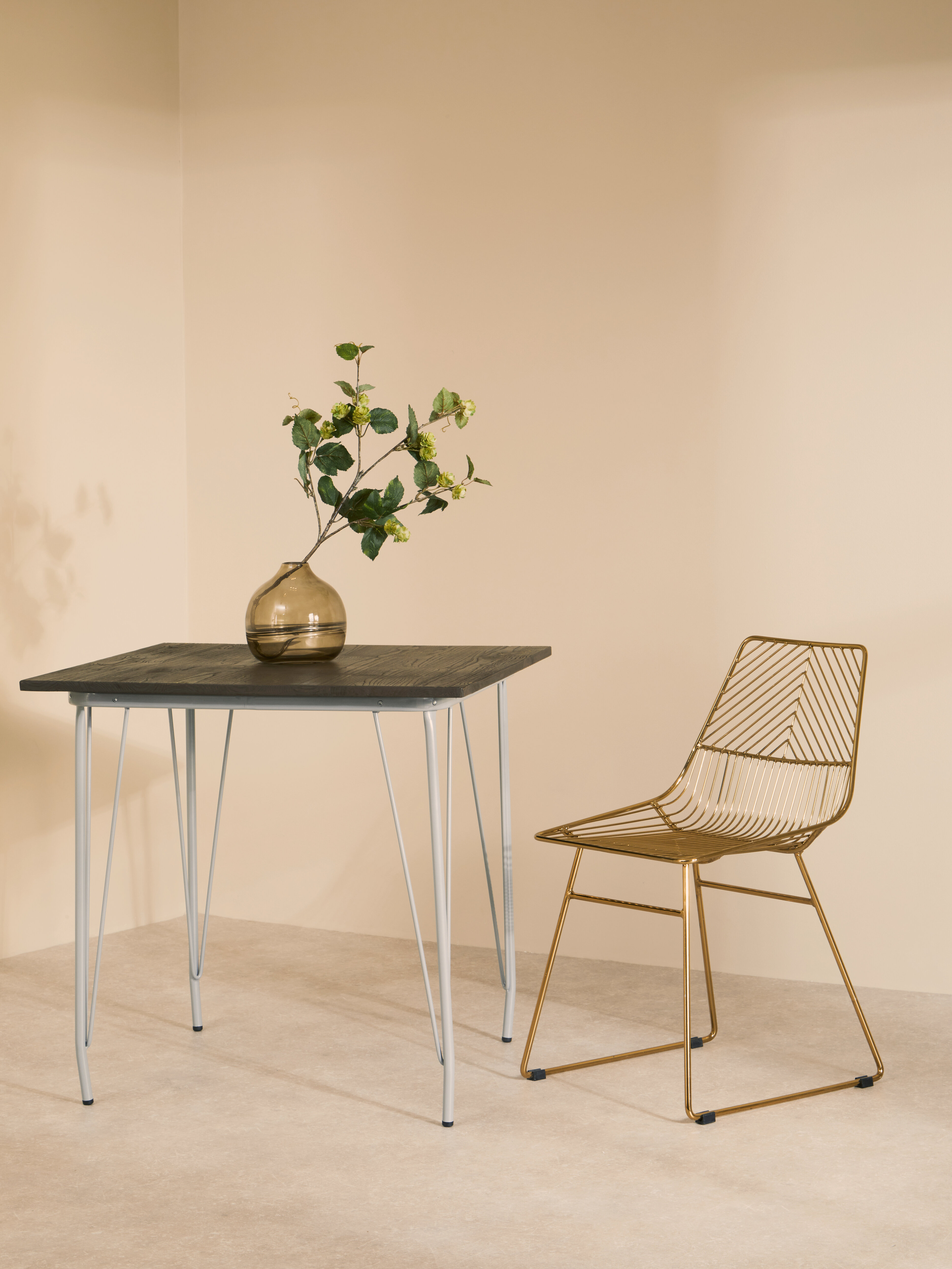District Grey Metall und Elmholz Tisch
