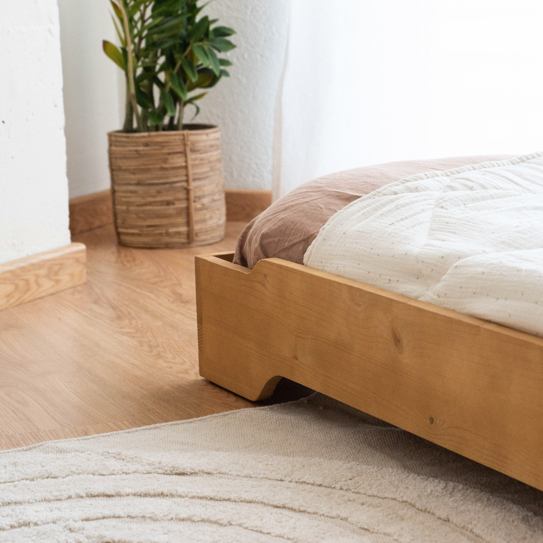 Lume Montessori Bett Holz Sand