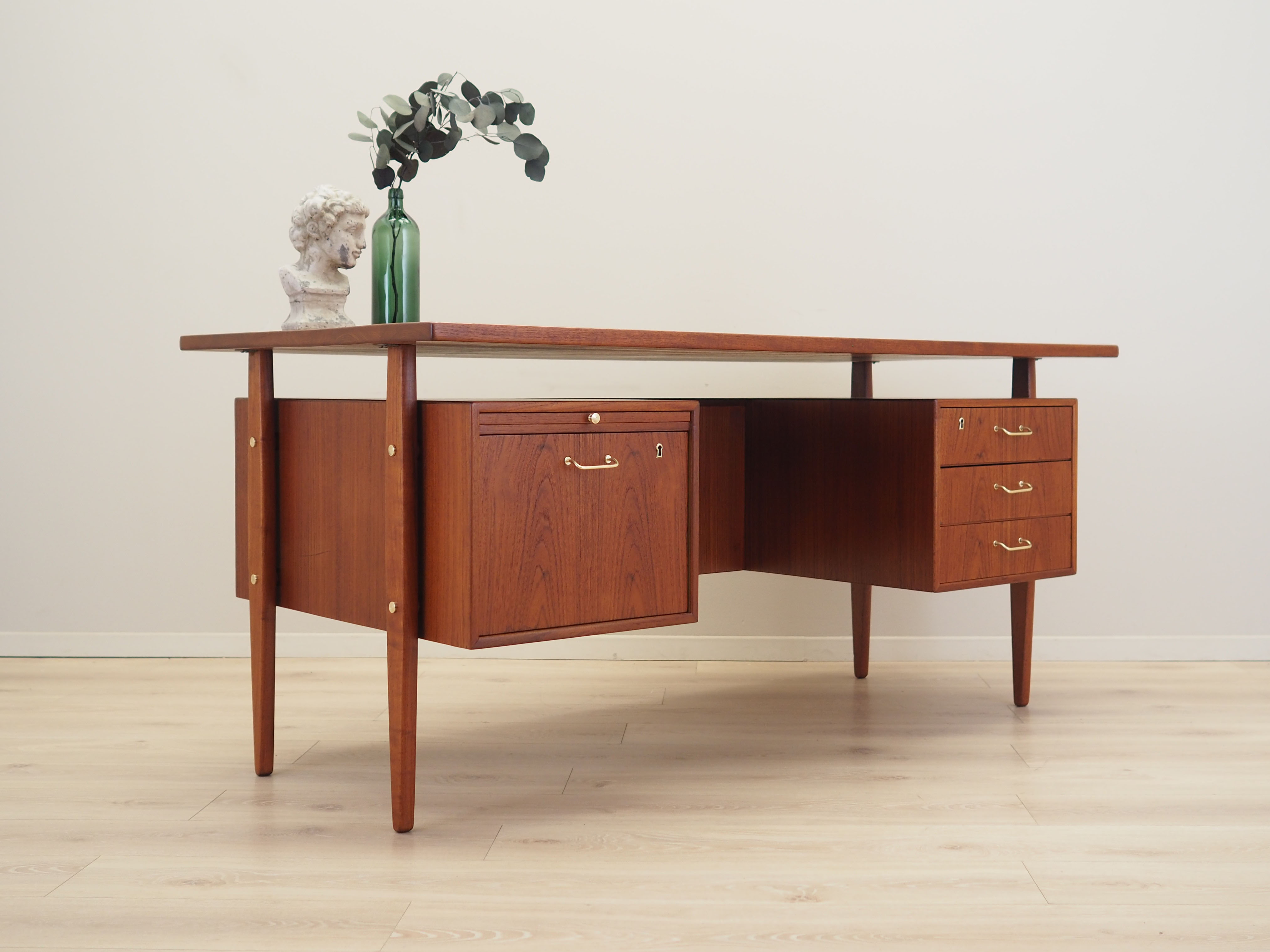 Schreibtisch Teakholz 1970er Jahre